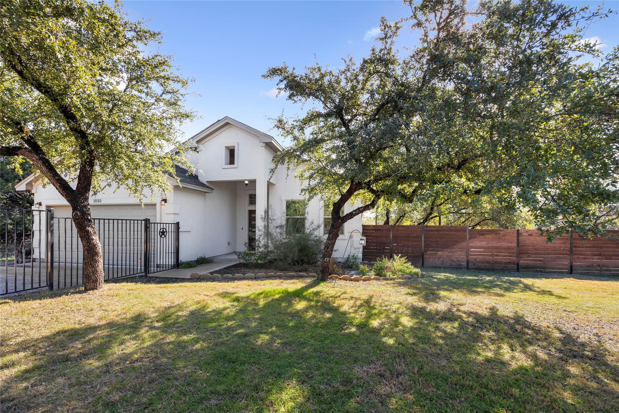 21513 Santa Carlo Ave Property Photo 1