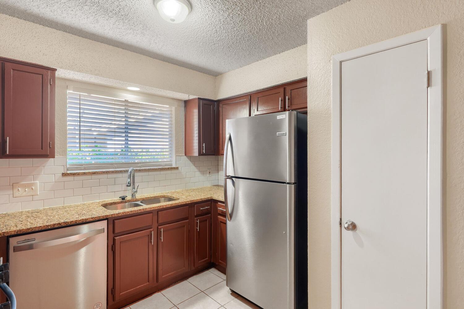 7712 Islander Dr Property Photo 2