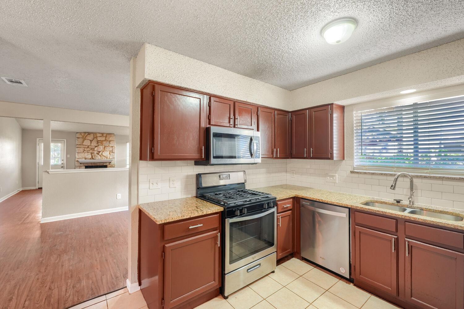7712 Islander Dr Property Photo 3