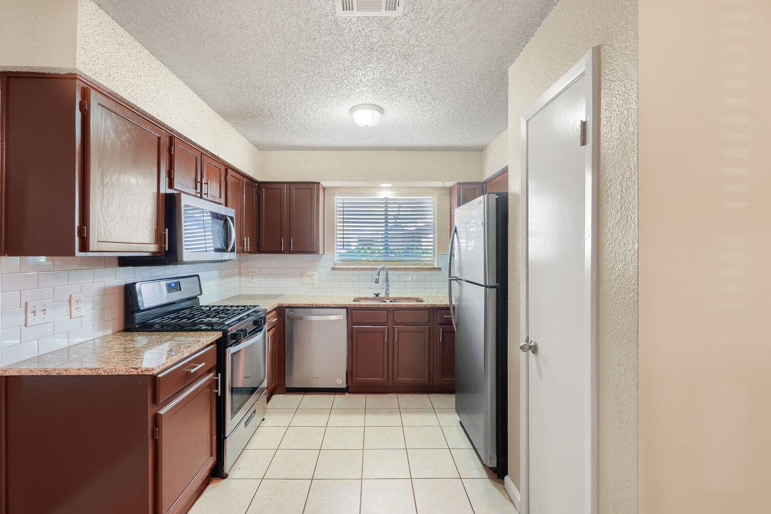 7712 Islander Dr Property Photo 4