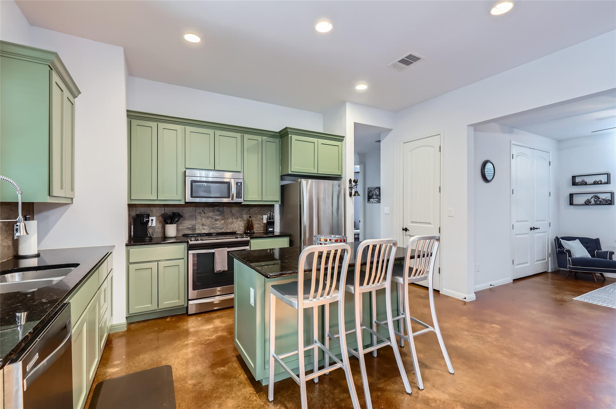 20809 Henry Avenue Ave Property Photo 9