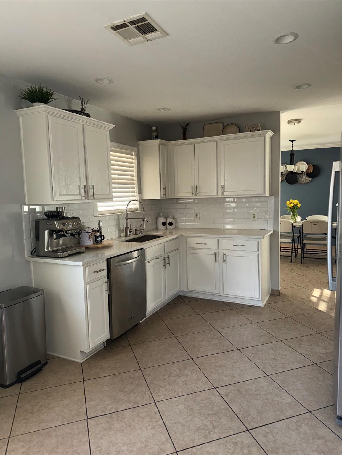 15101 Nuttall Dr Property Photo 4