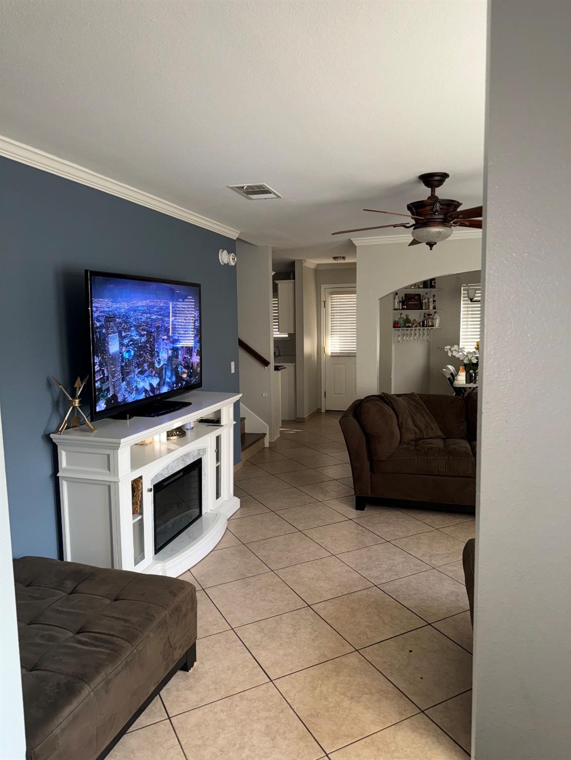 15101 Nuttall Dr Property Photo 7
