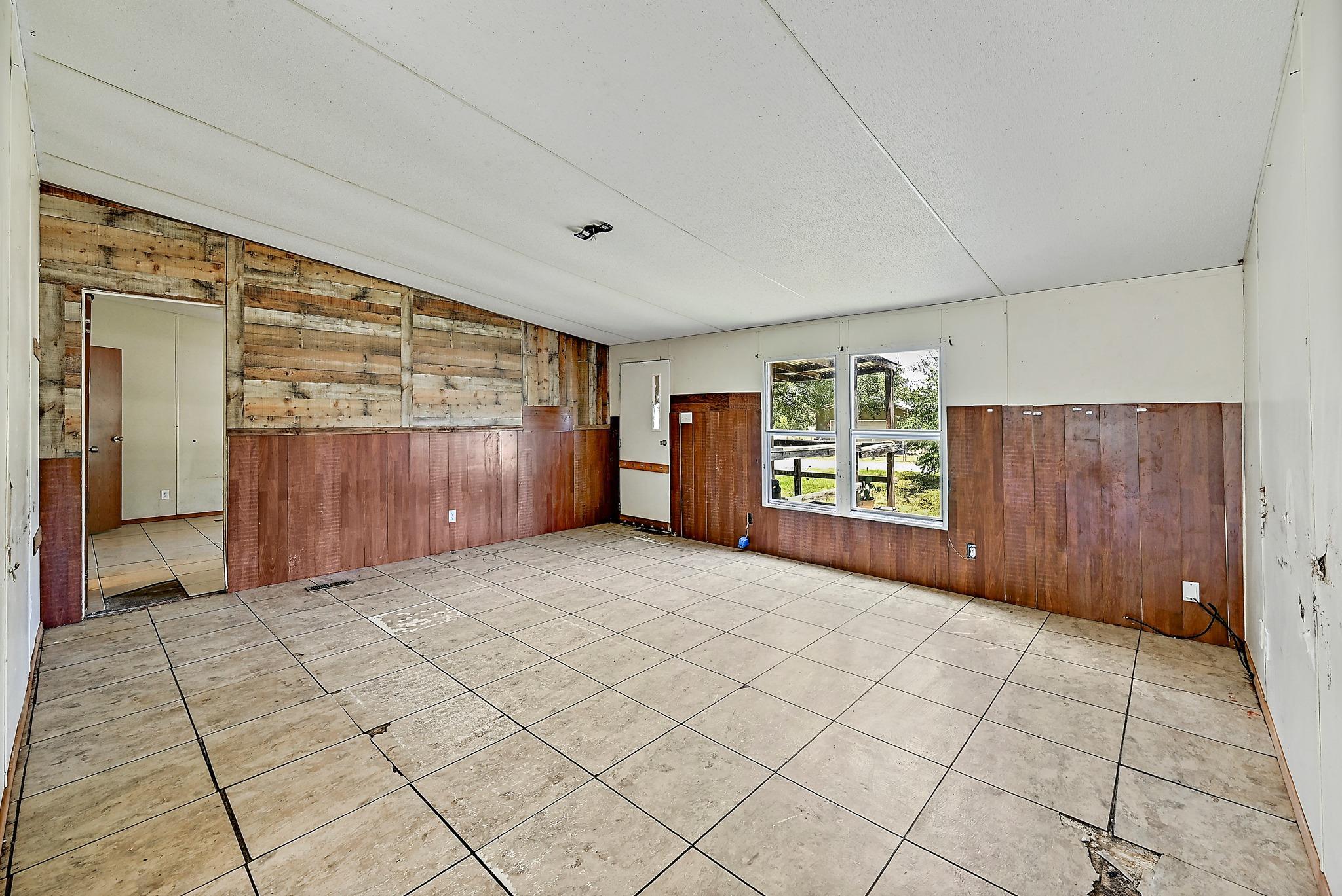 112 Allen St Property Photo 2
