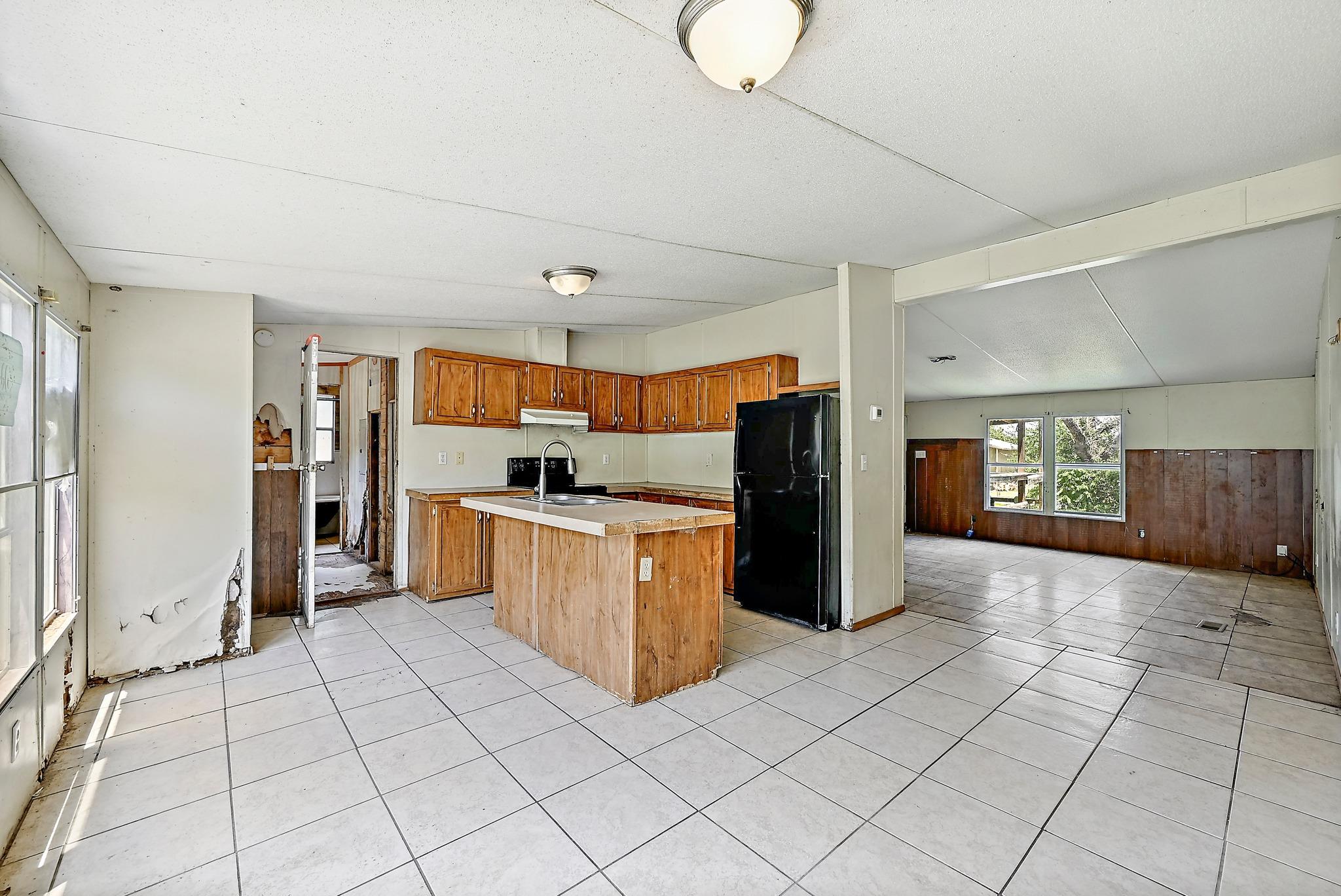 112 Allen St Property Photo 4