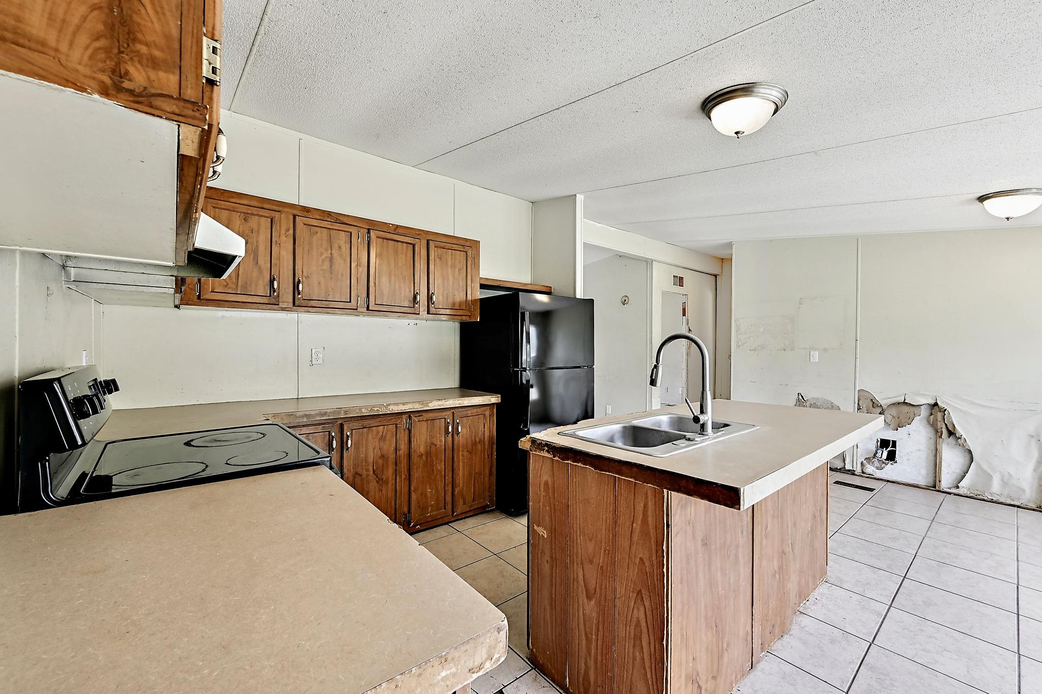 112 Allen St Property Photo 5