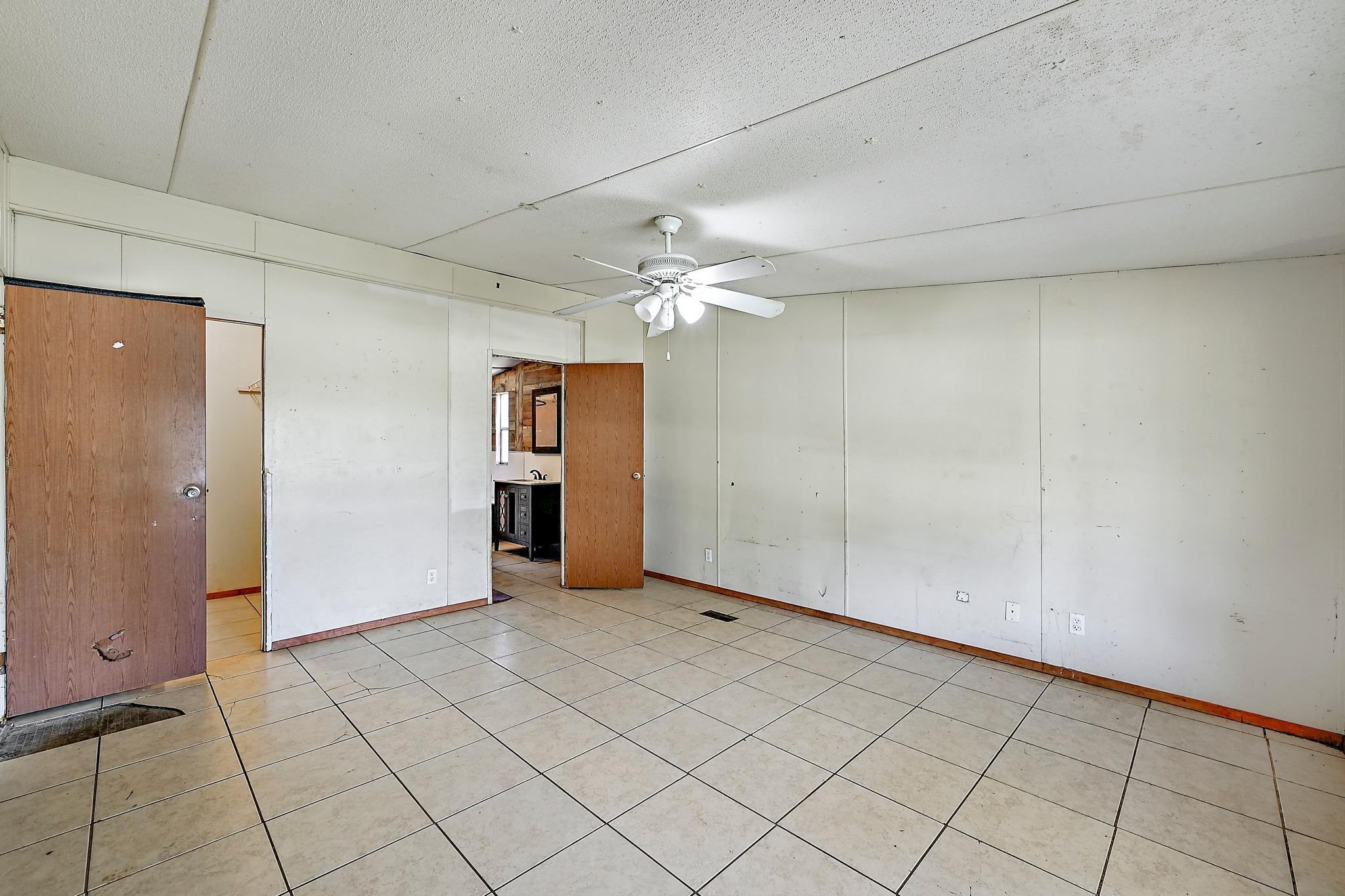 112 Allen St Property Photo 7