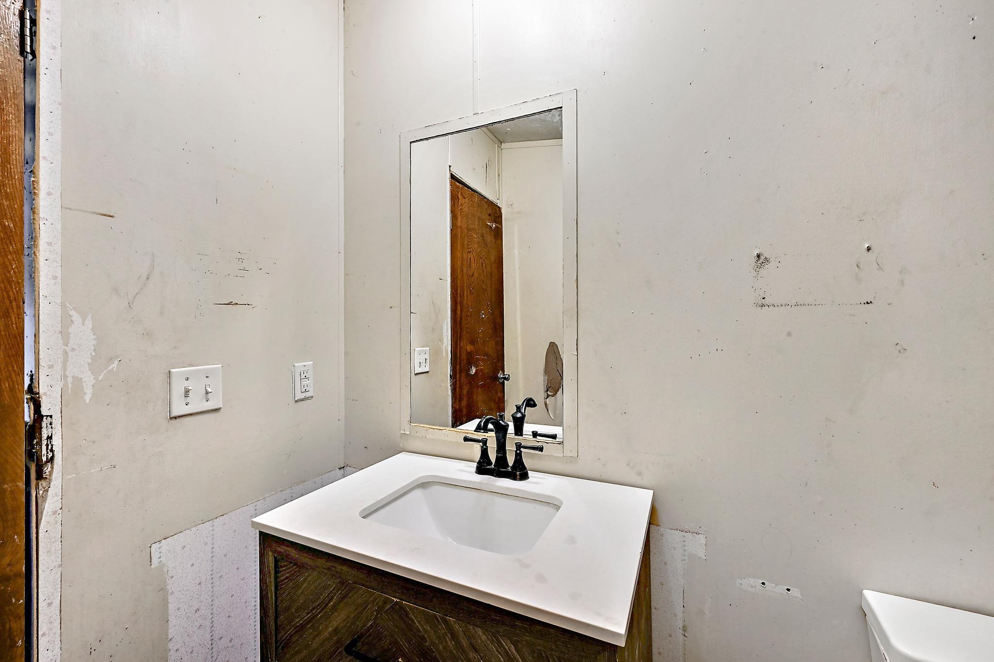 112 Allen St Property Photo 11