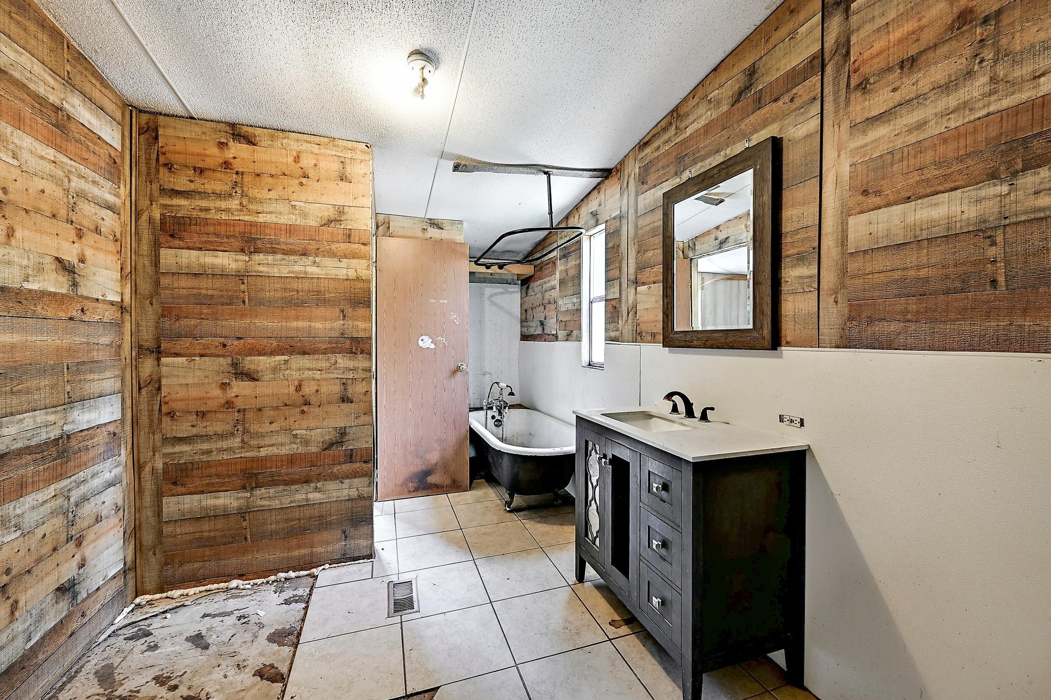 112 Allen St Property Photo 12