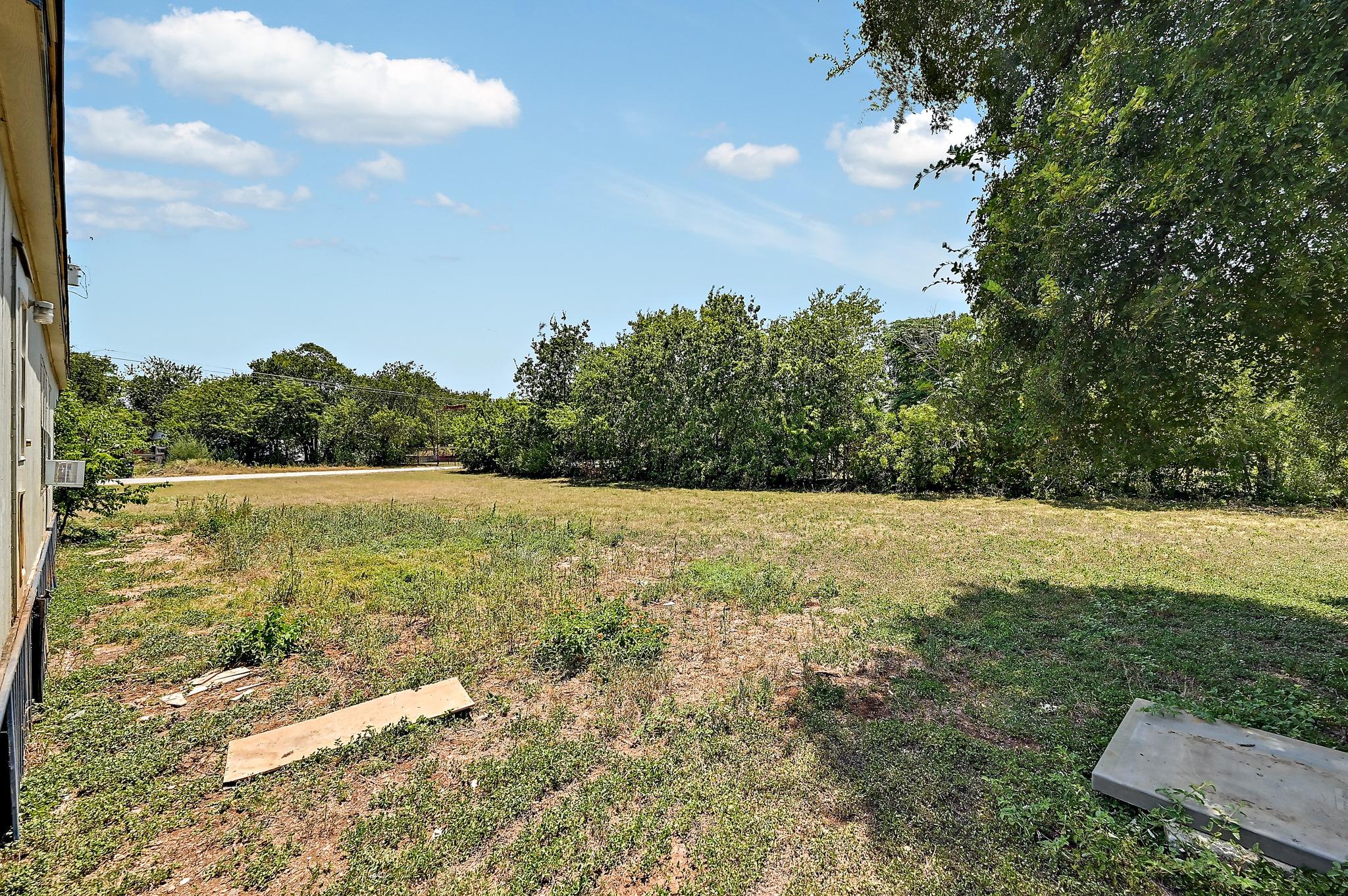 112 Allen St Property Photo 21