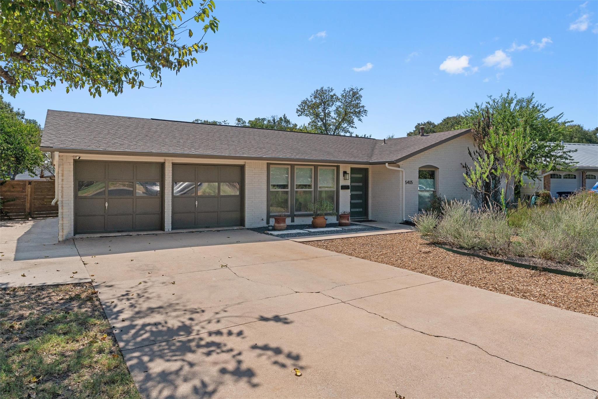 5405 Fairmont Cir Property Photo 2