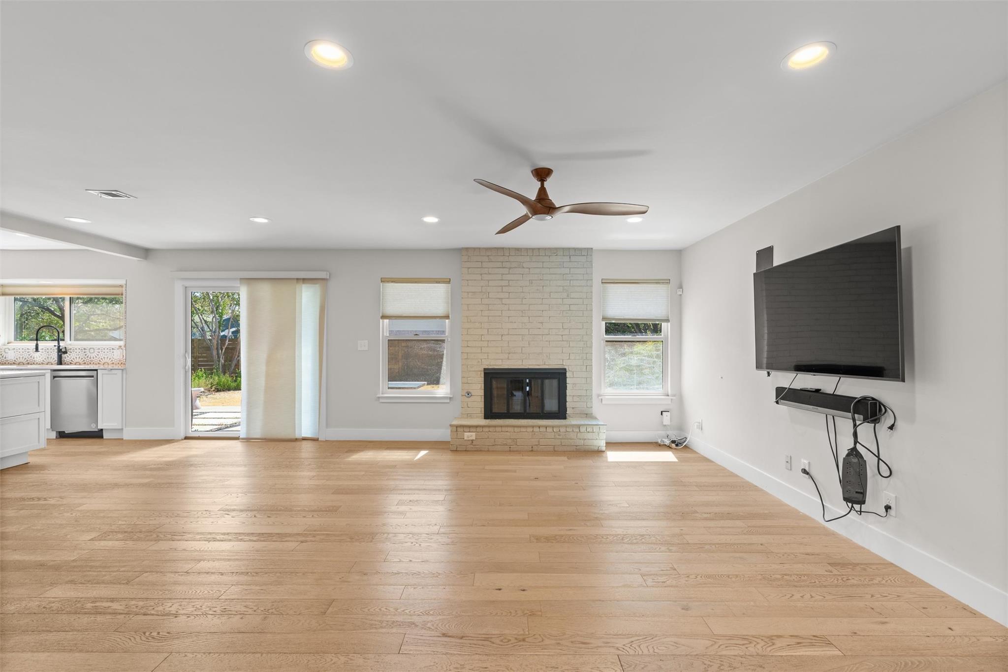 5405 Fairmont Cir Property Photo 6
