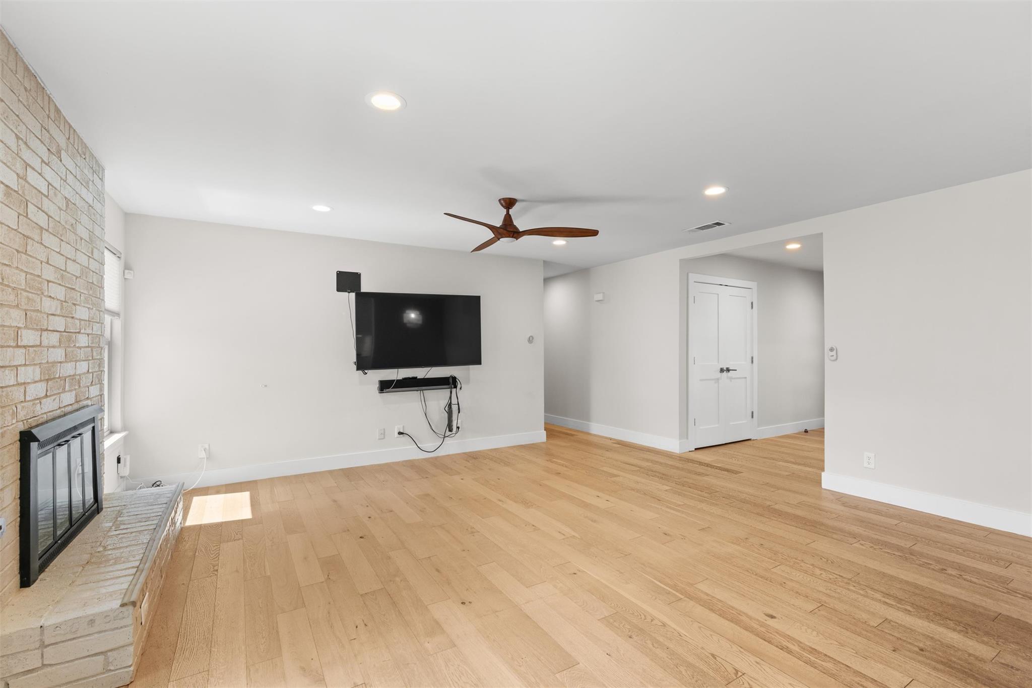 5405 Fairmont Cir Property Photo 8