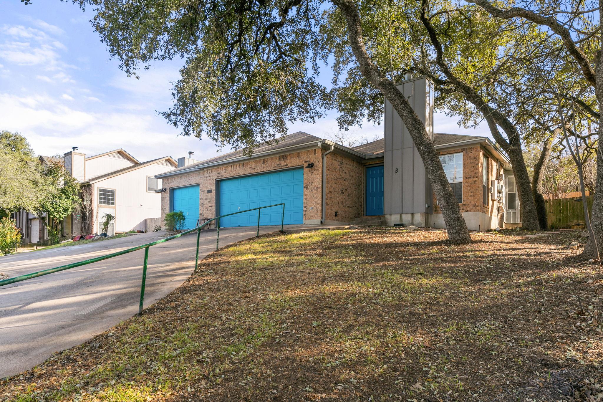 7301 Oak Meadow Dr A & B Property Photo