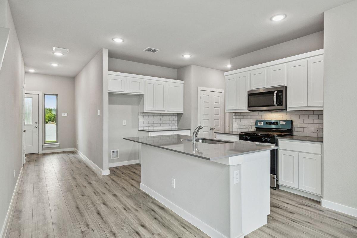 8006 Shining Flor Run Property Photo 4