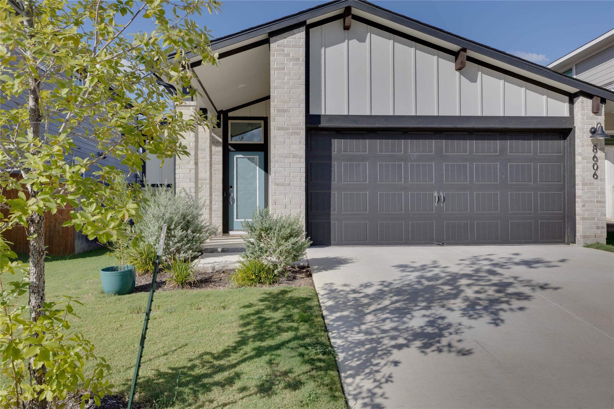 8606 Mckamy Dr Property Photo