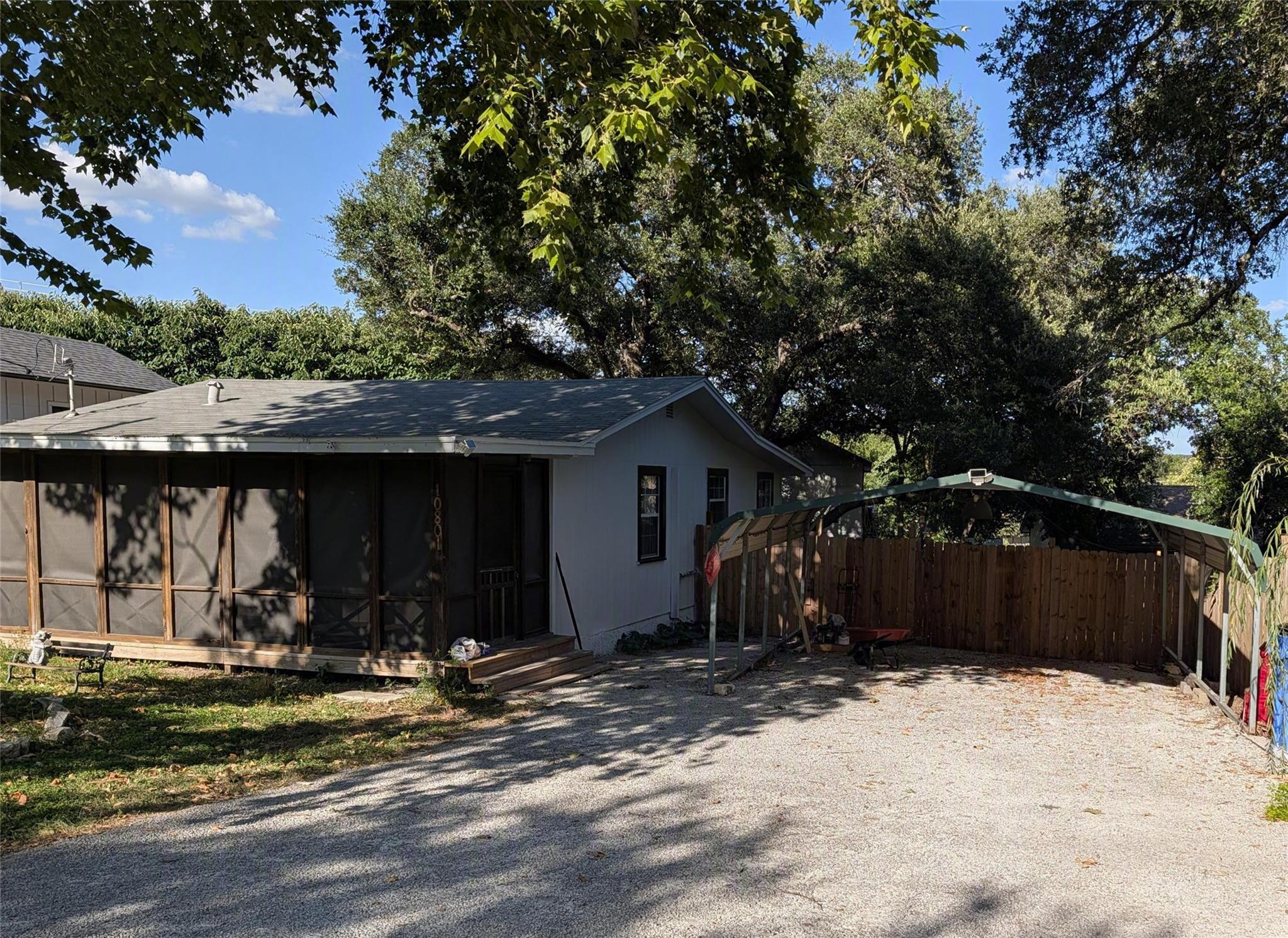 10801 W Lakeview Dr Property Photo 2
