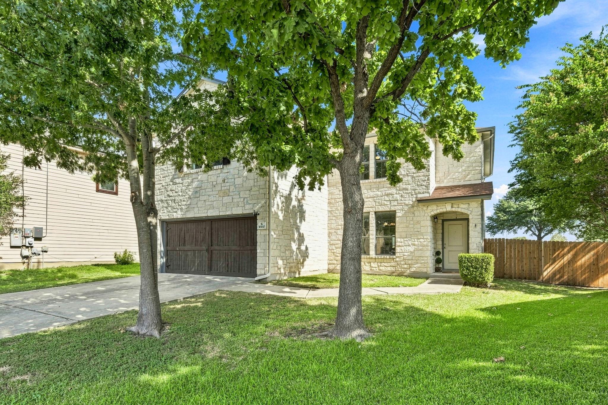 1660 Bayland St Property Photo 1