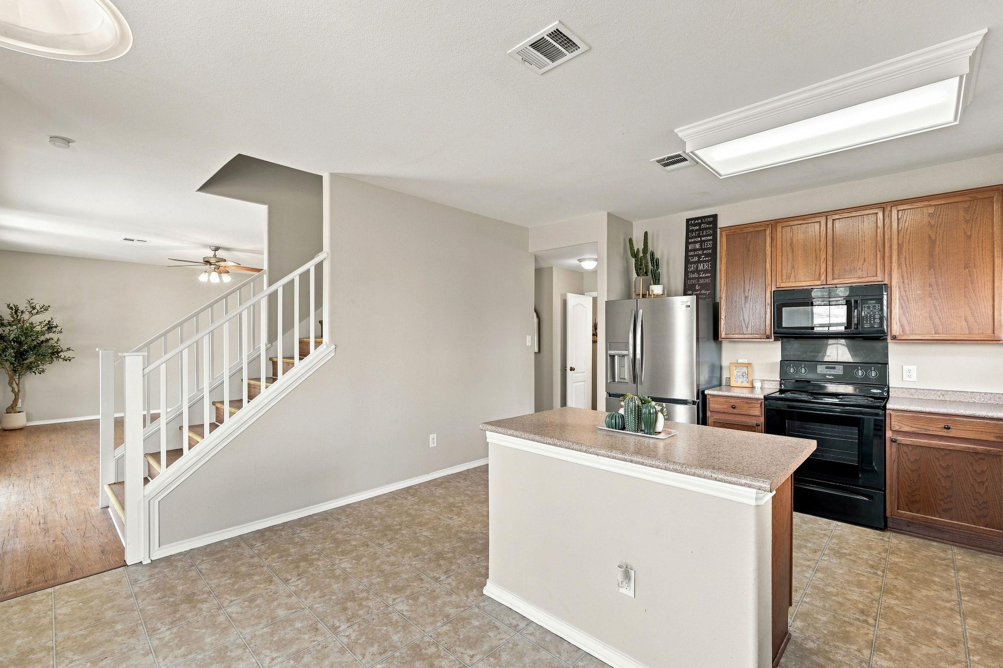 1660 Bayland St Property Photo 12