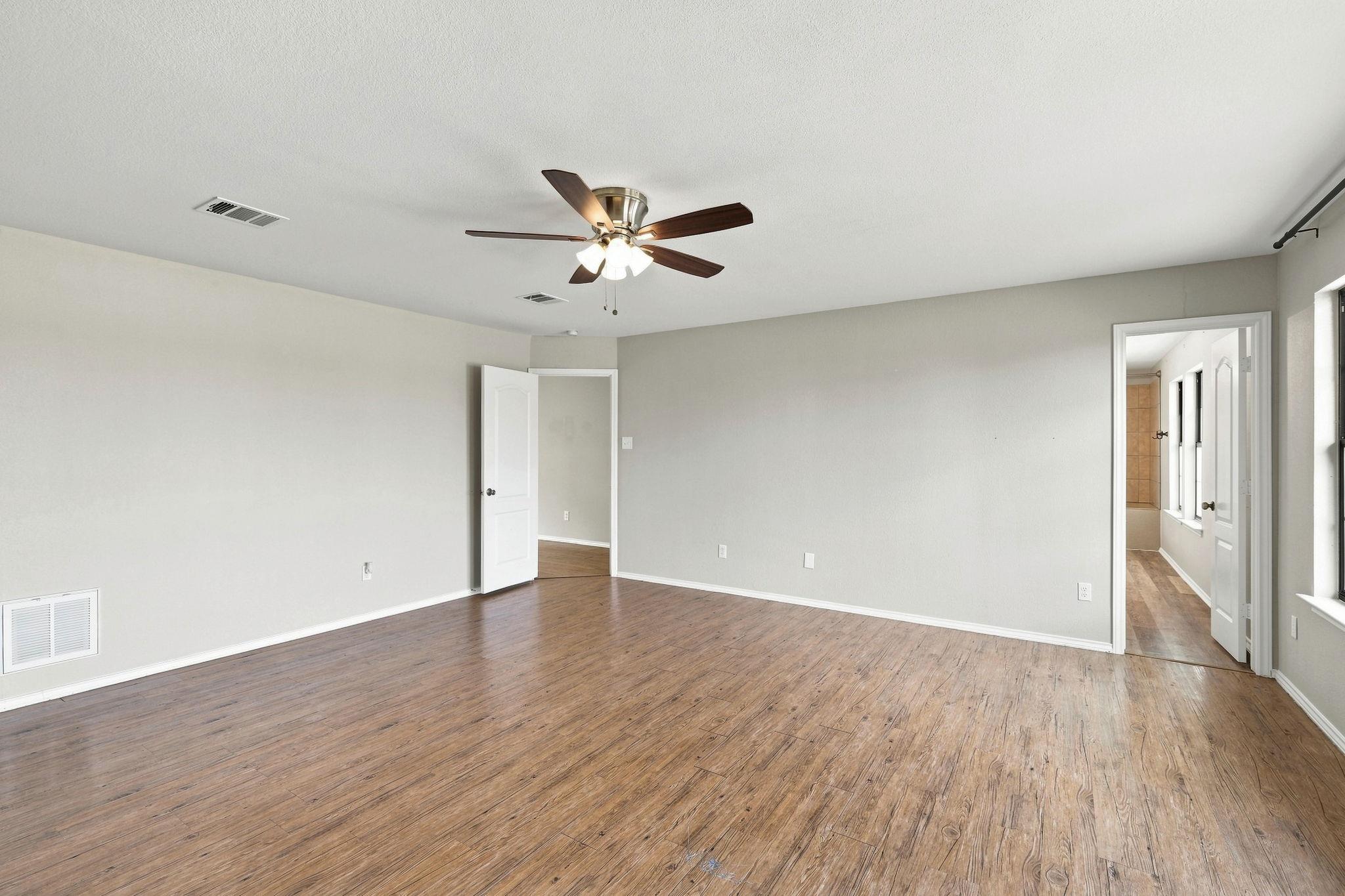 1660 Bayland St Property Photo 18