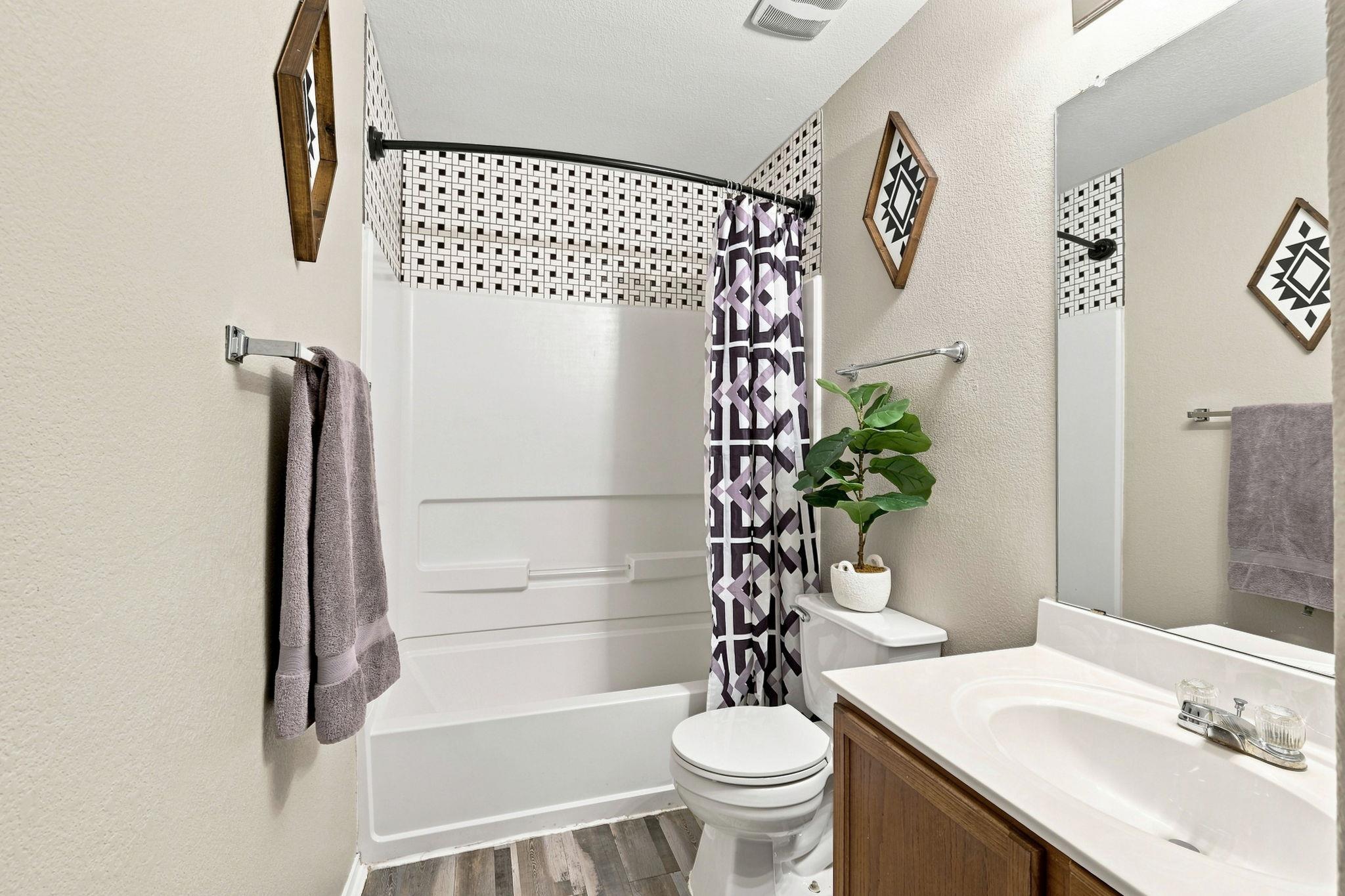 1660 Bayland St Property Photo 22