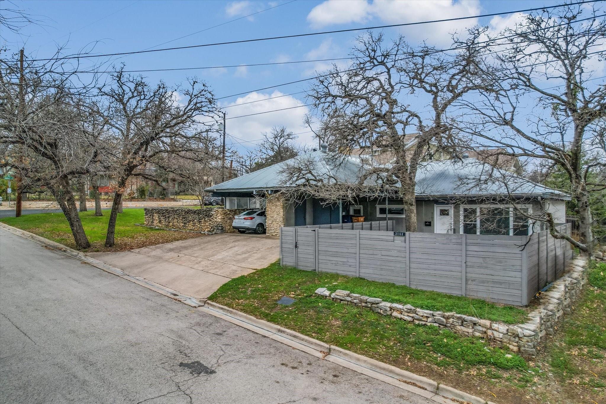 1201 Dailey St Property Photo 4