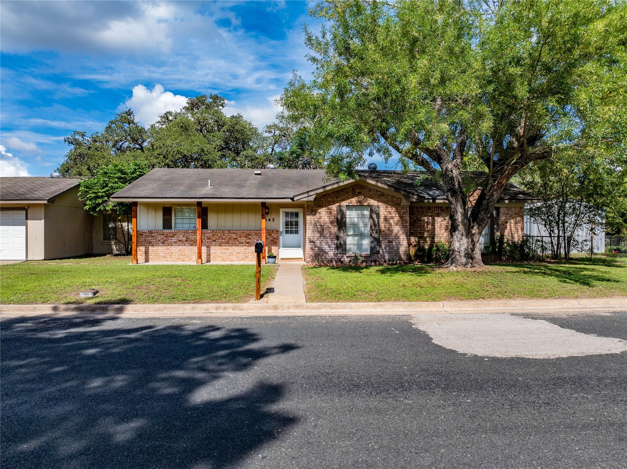 1070 N Franklin St Property Photo 3