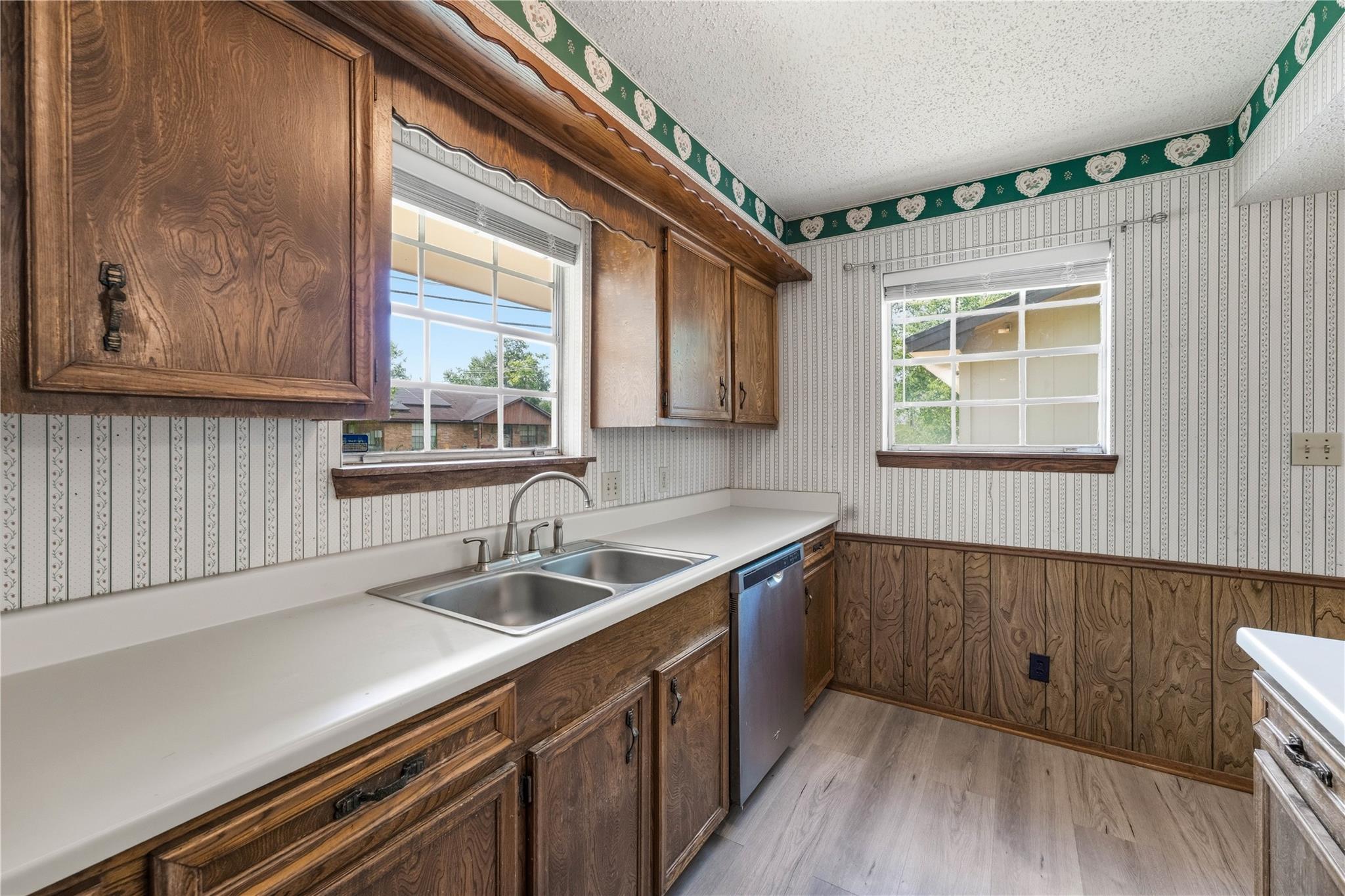 1070 N Franklin St Property Photo 6