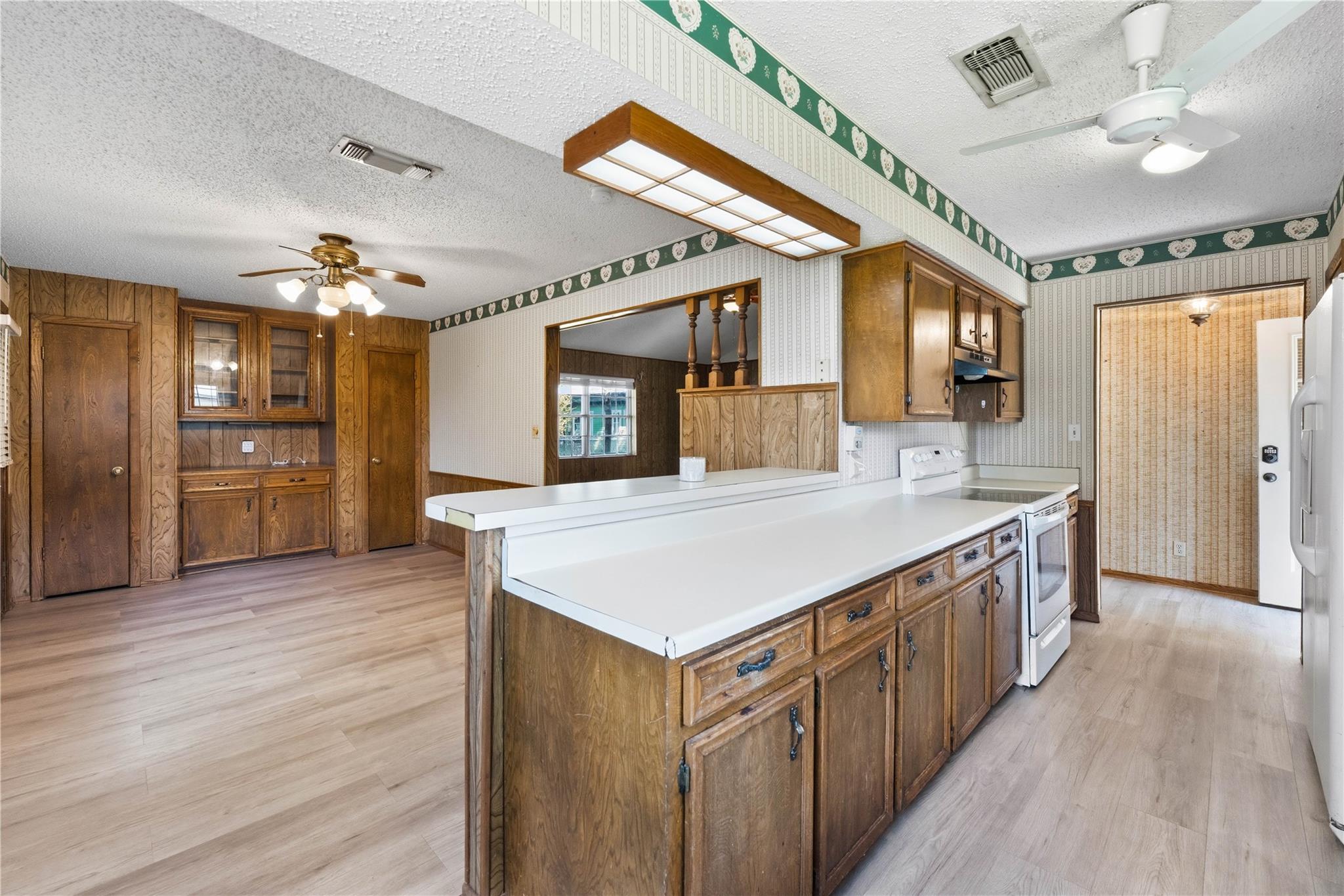 1070 N Franklin St Property Photo 7