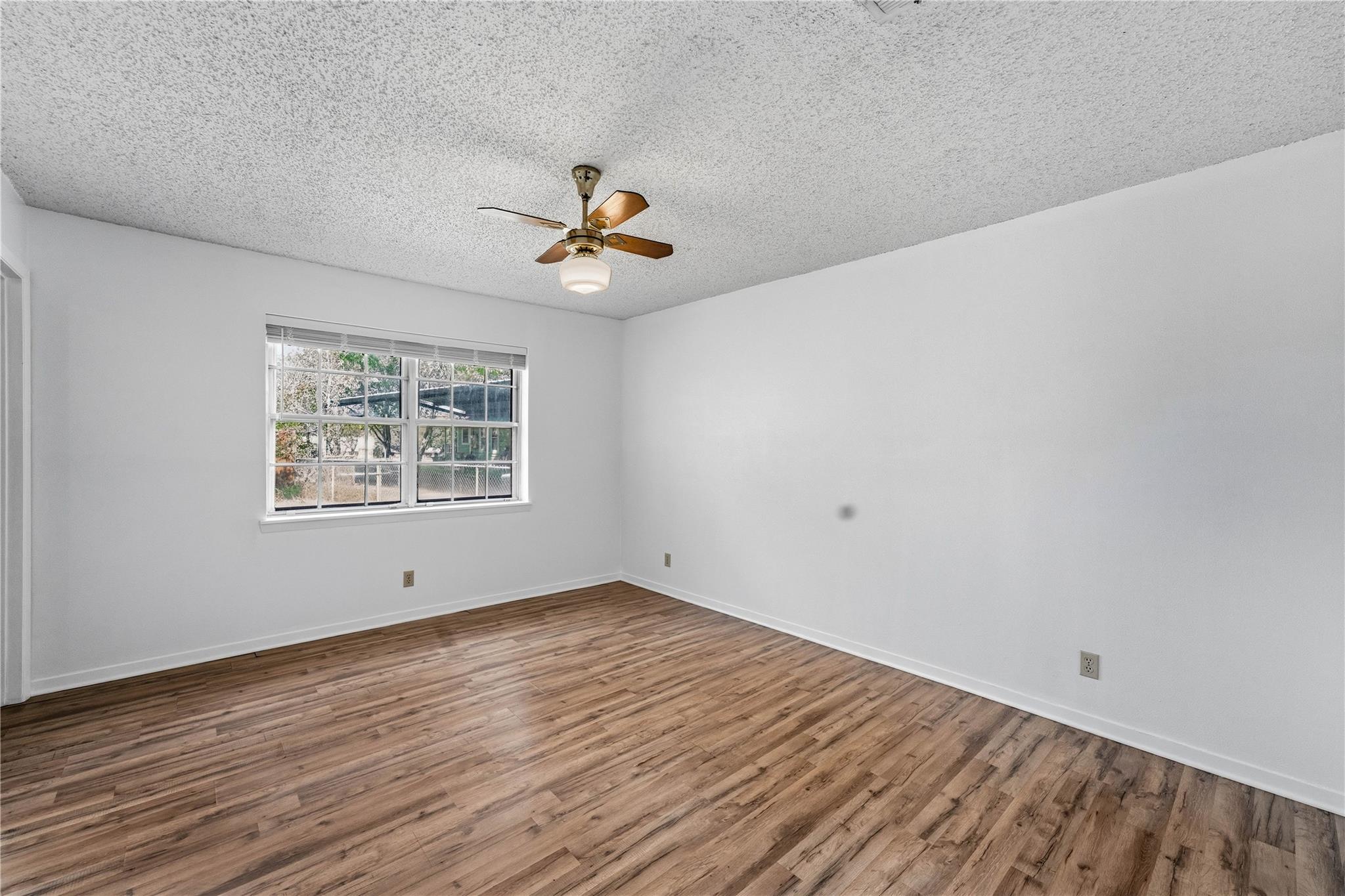 1070 N Franklin St Property Photo 12