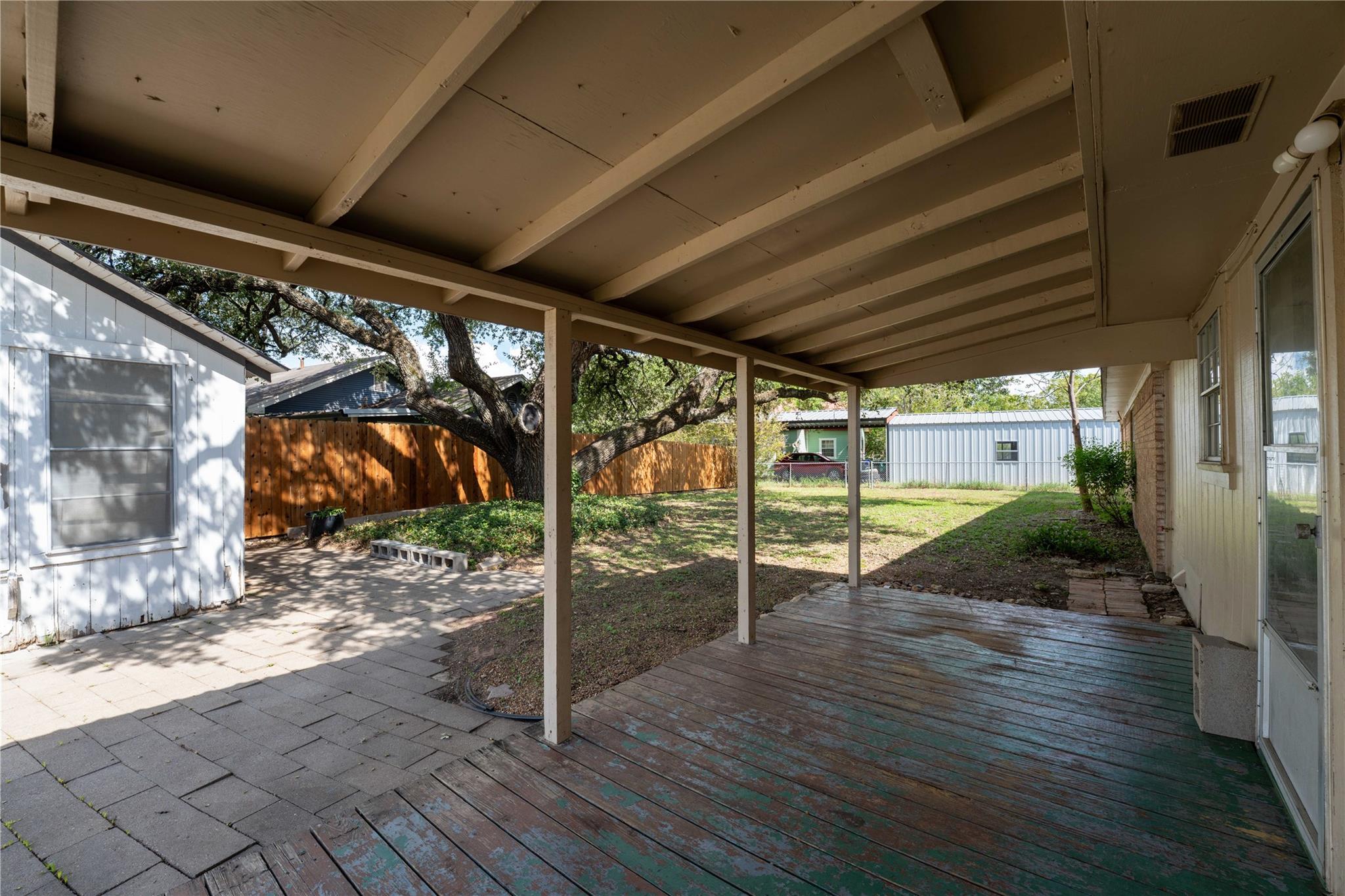 1070 N Franklin St Property Photo 17