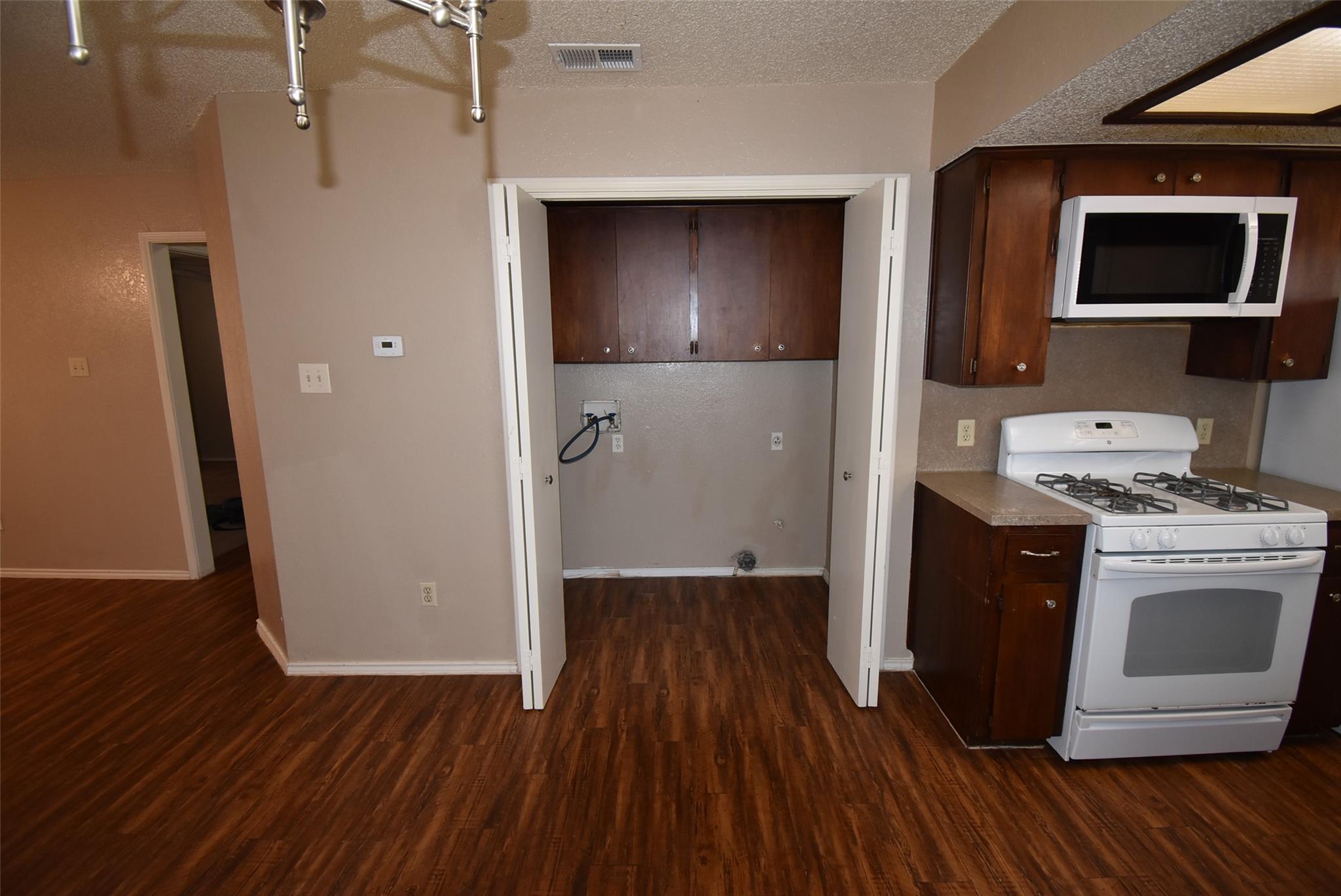 1802 Rawhide Loop Property Photo 2