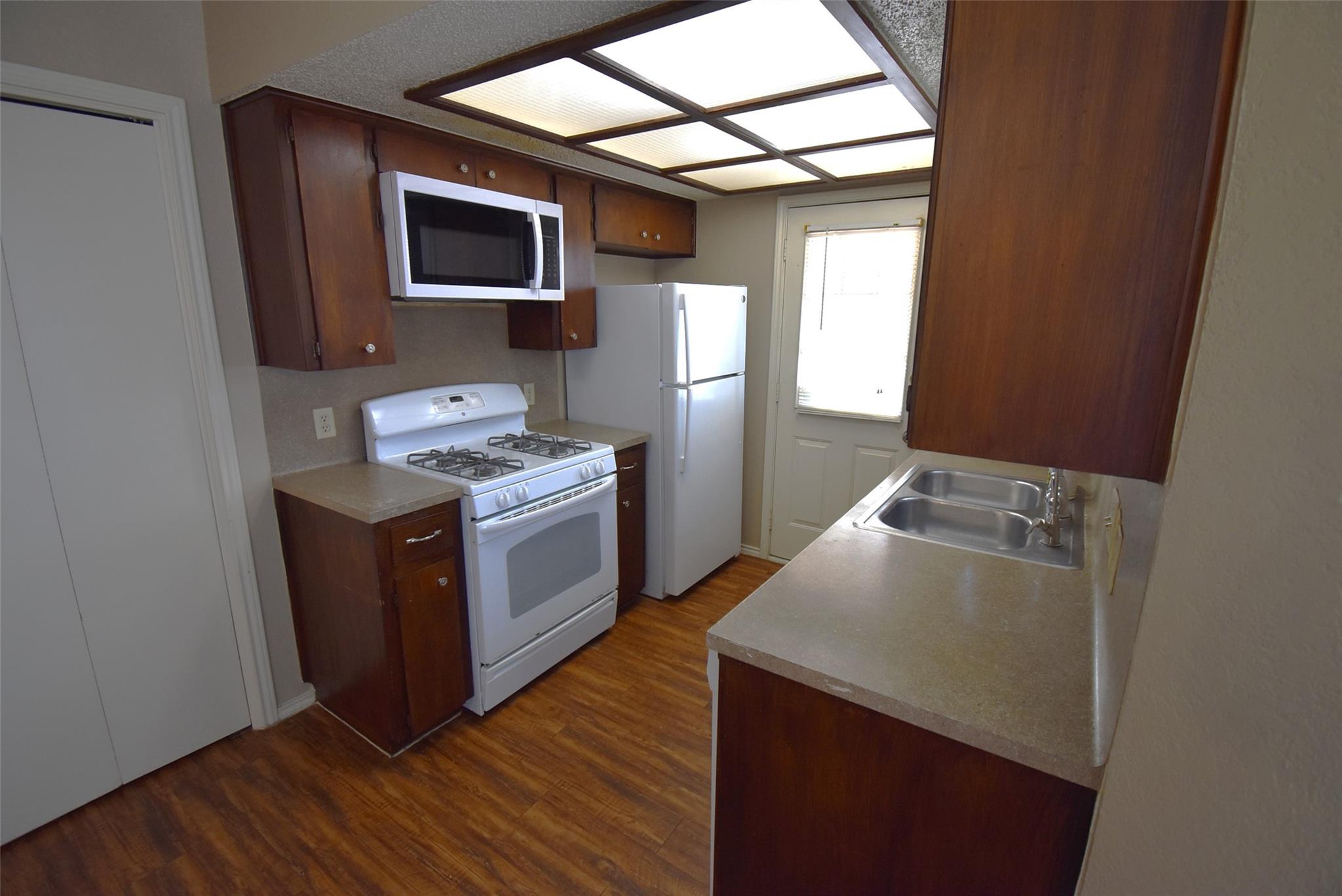 1802 Rawhide Loop Property Photo 5