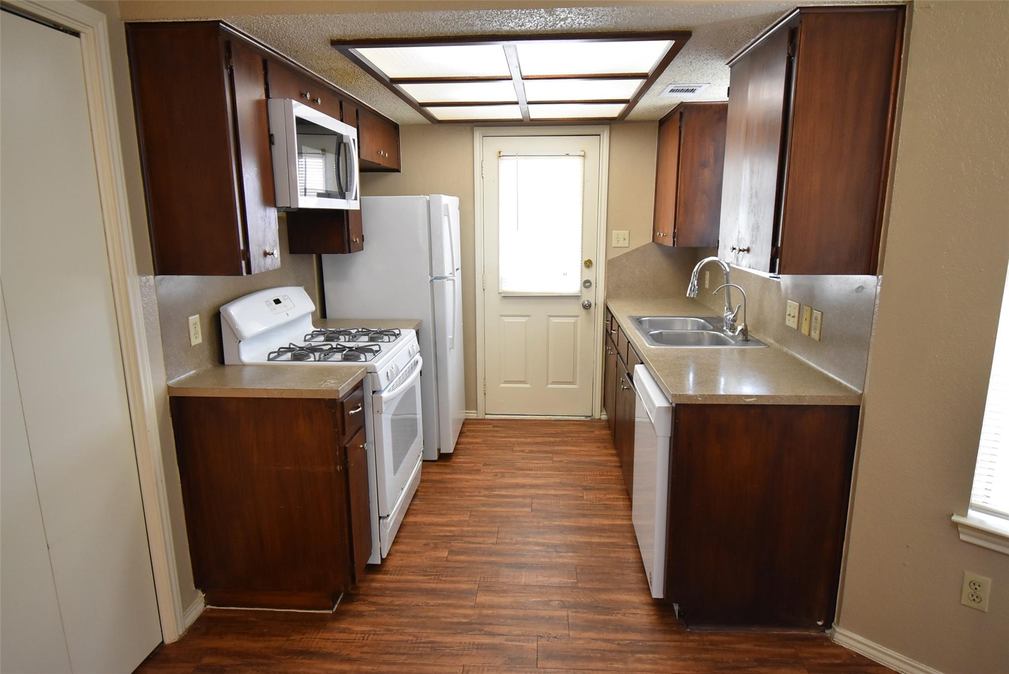 1802 Rawhide Loop Property Photo 6
