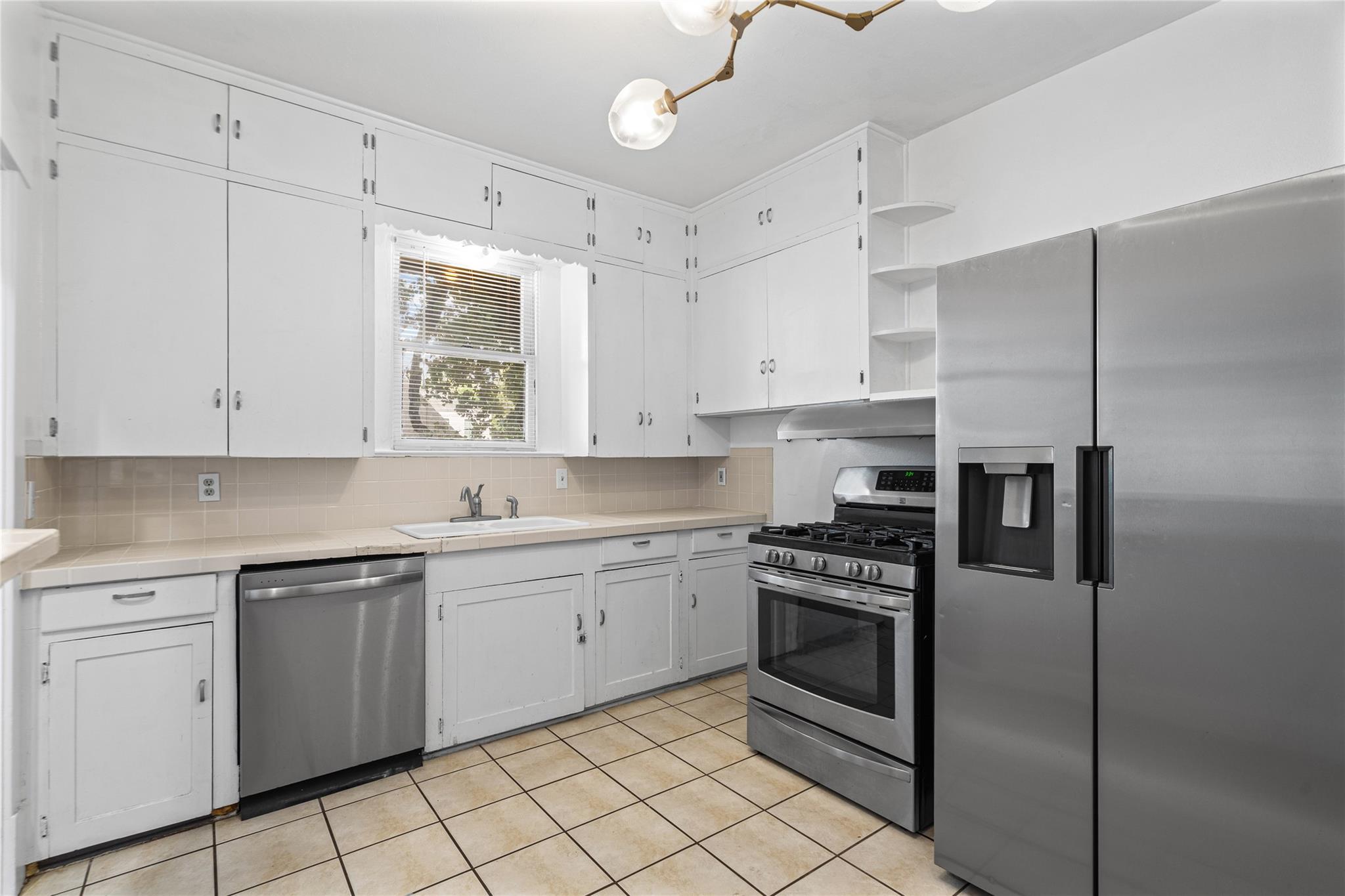 1202 E 13th St #a Property Photo 7