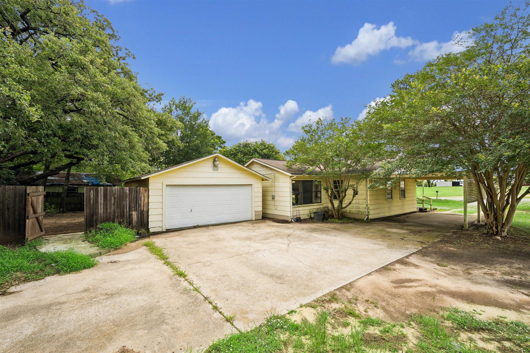 2614 Grace Ave Property Photo 1