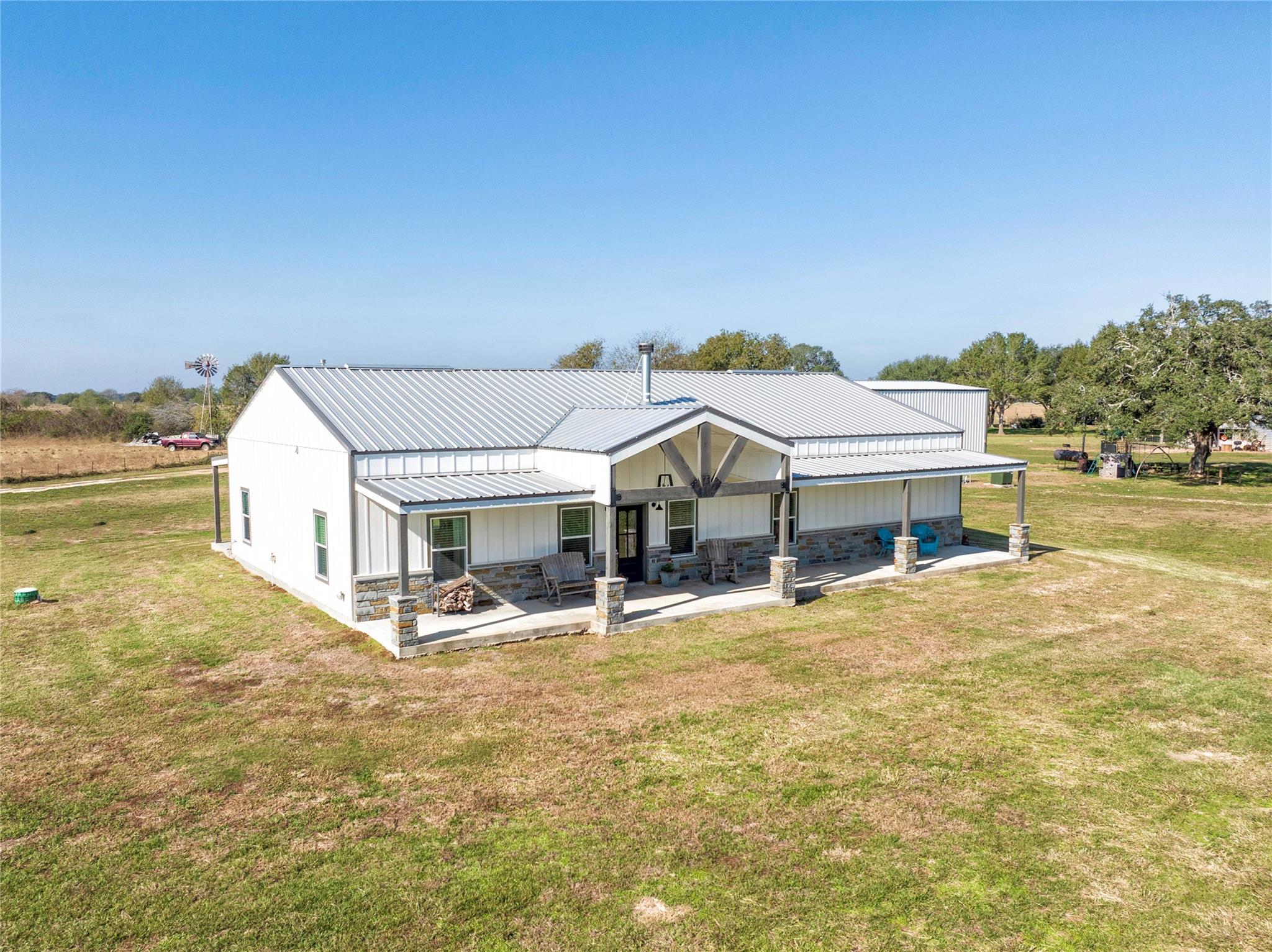 1100 Calhoun Rd Property Photo 3