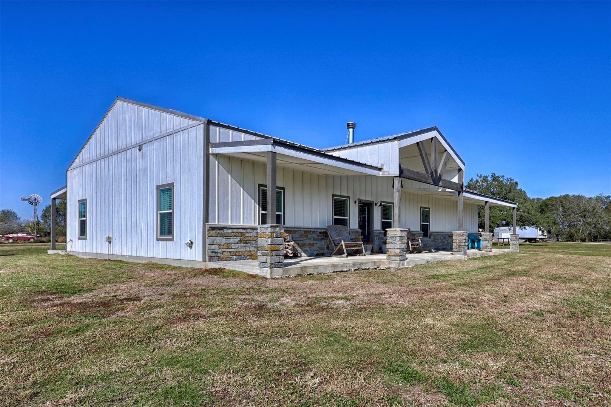 1100 Calhoun Rd Property Photo 4