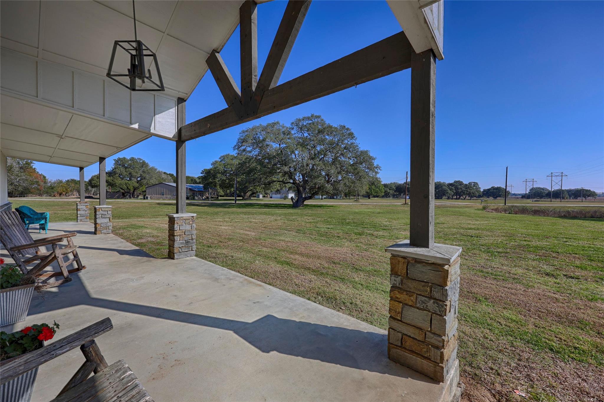 1100 Calhoun Rd Property Photo 5