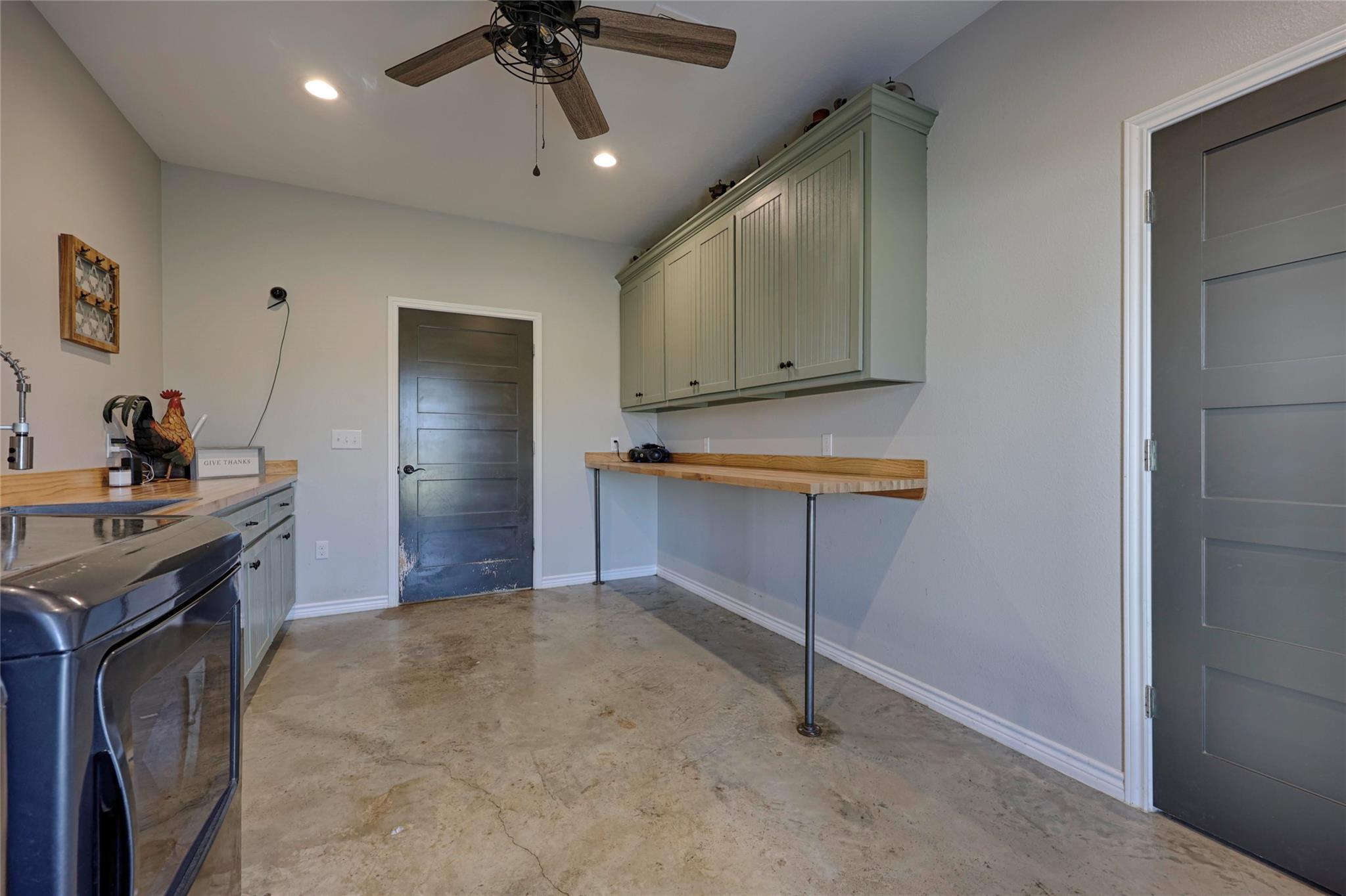 1100 Calhoun Rd Property Photo 22