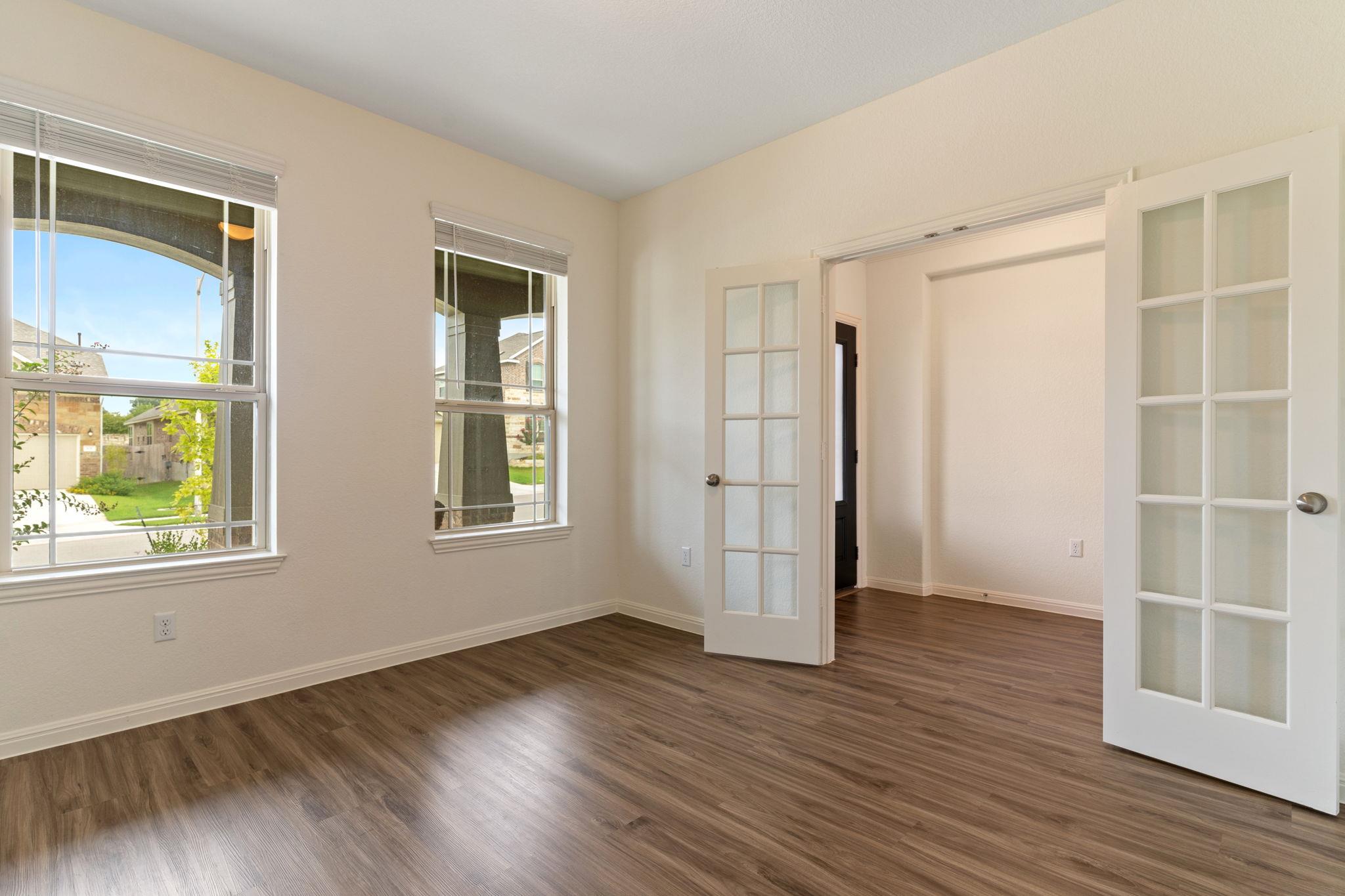 607 Allende Bnd Property Photo 4
