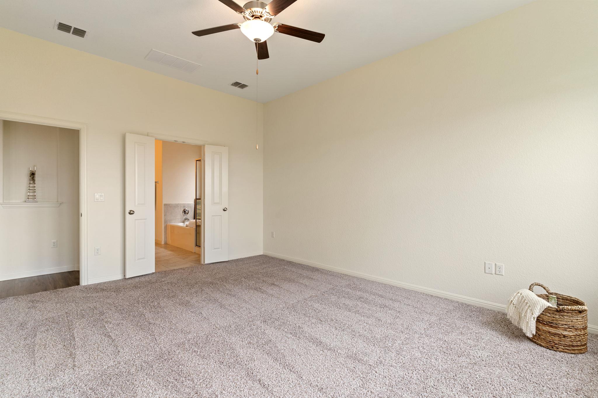 607 Allende Bnd Property Photo 18
