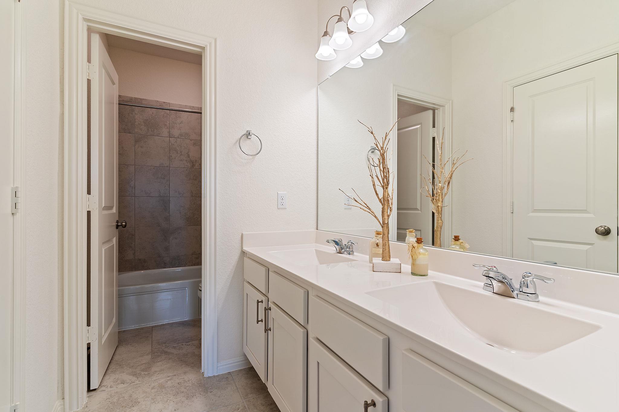 607 Allende Bnd Property Photo 34