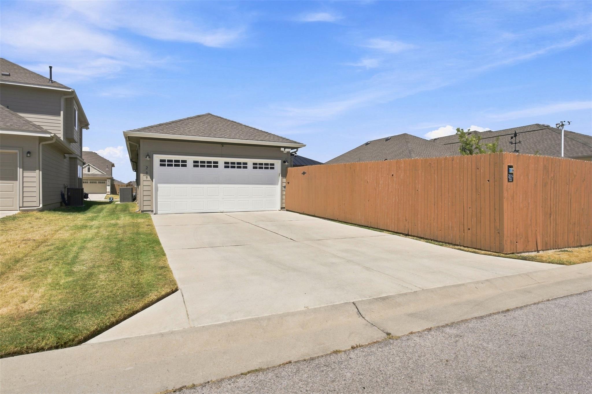 209 Arabian Colt Dr Property Photo 27