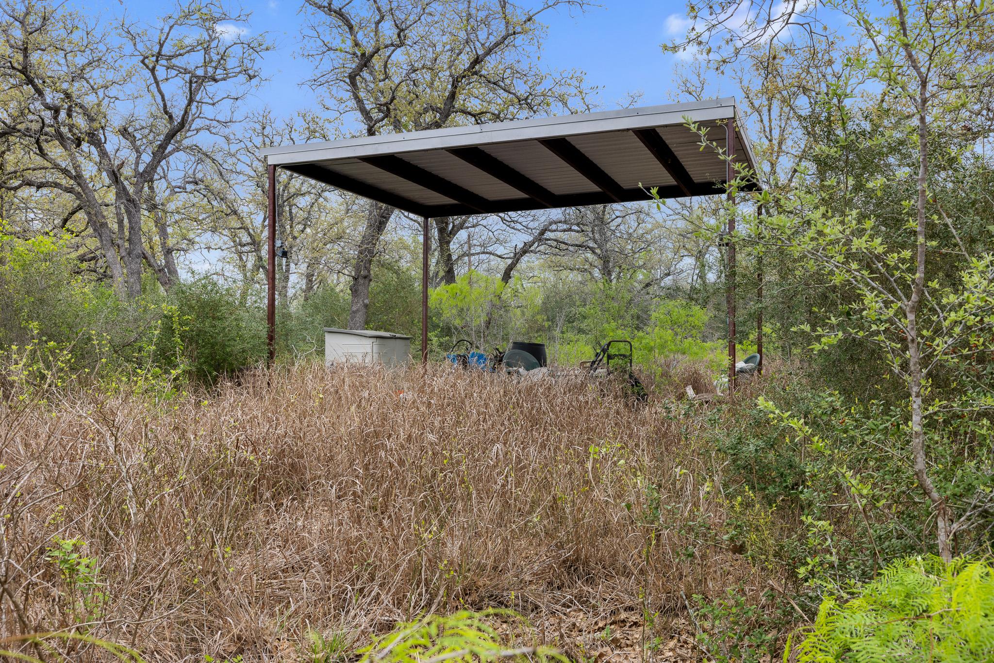 1605 Lariet Dr Property Photo 2