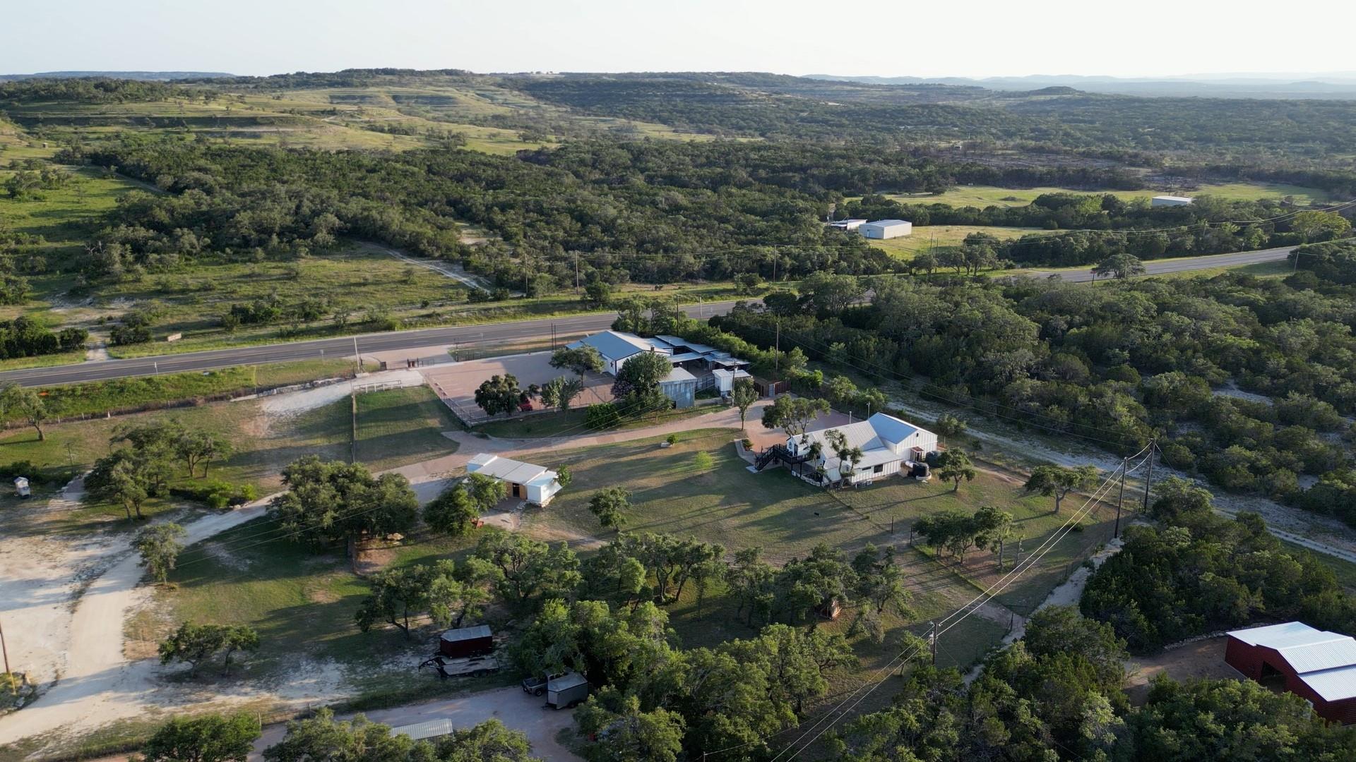 9097 E Us 290 Highway Property Photo 3