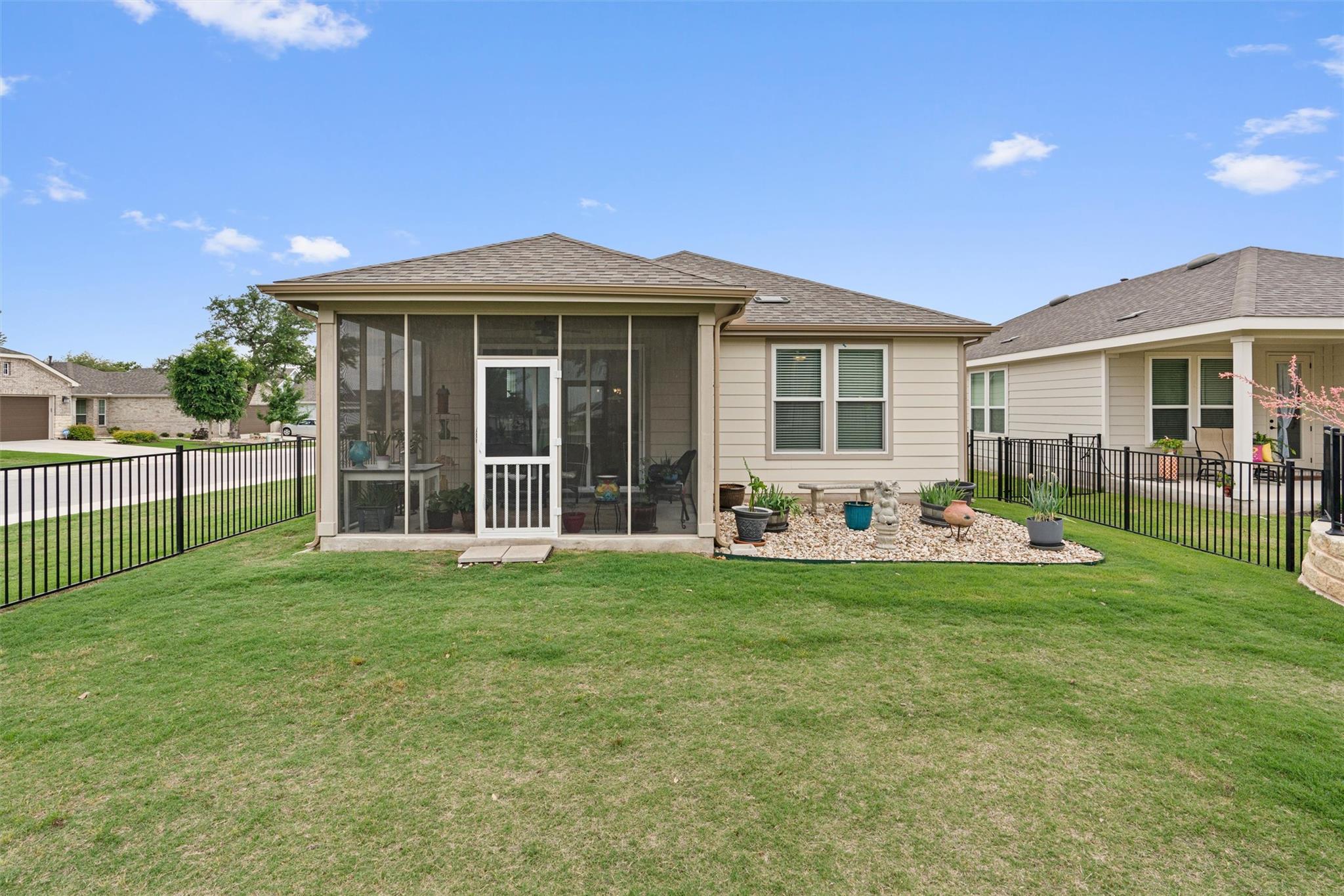 121 Winterhorse Cv Property Photo 22