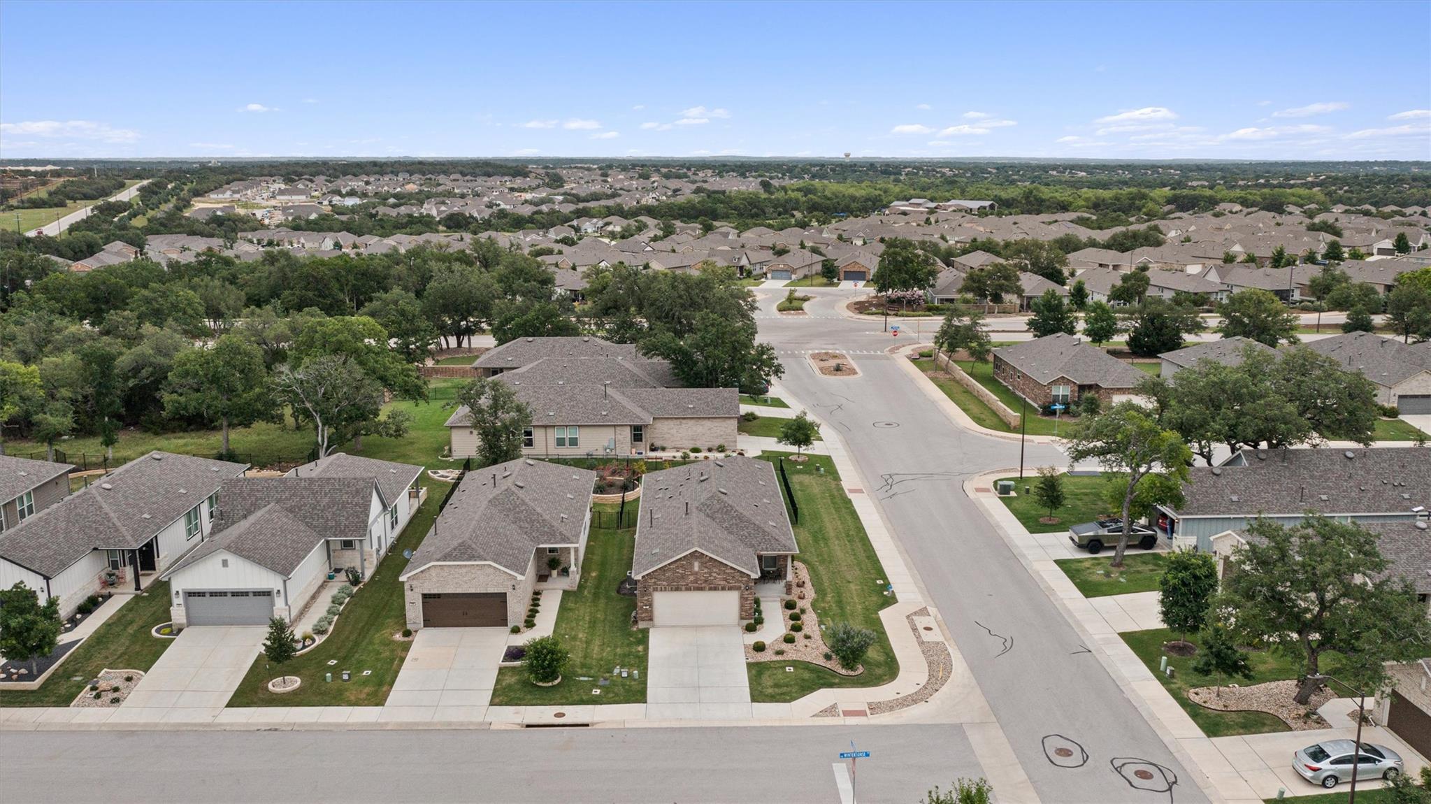 121 Winterhorse Cv Property Photo 24