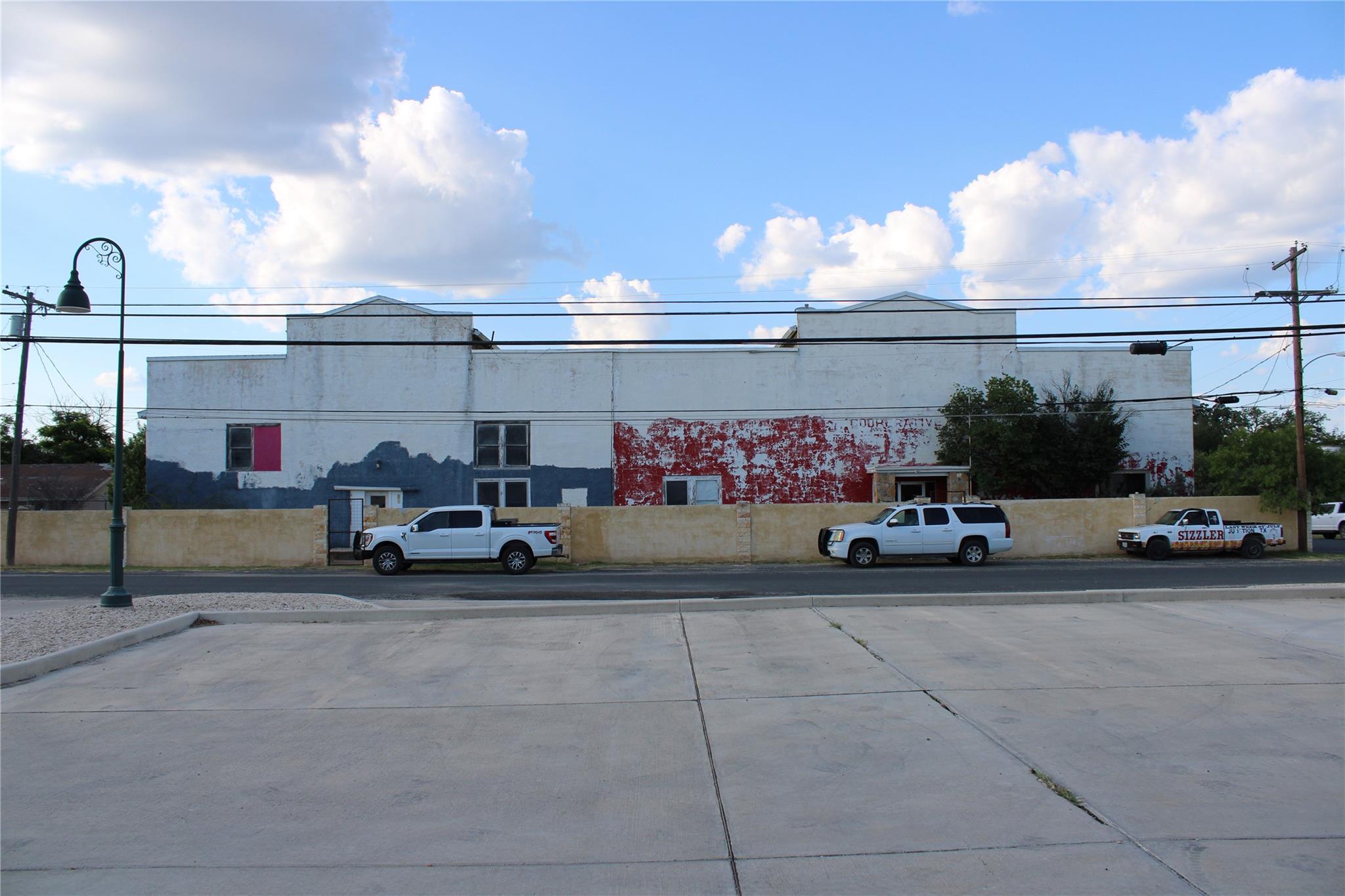 702 Pecan St Property Photo 1
