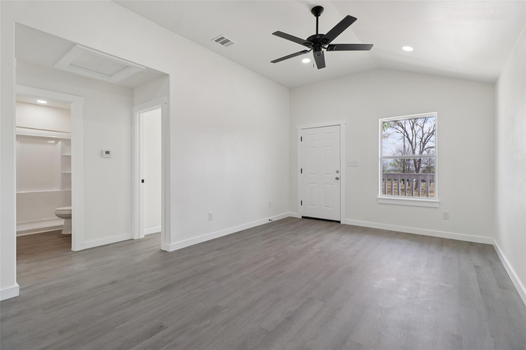 1087 Schubert Ln #d Property Photo 6